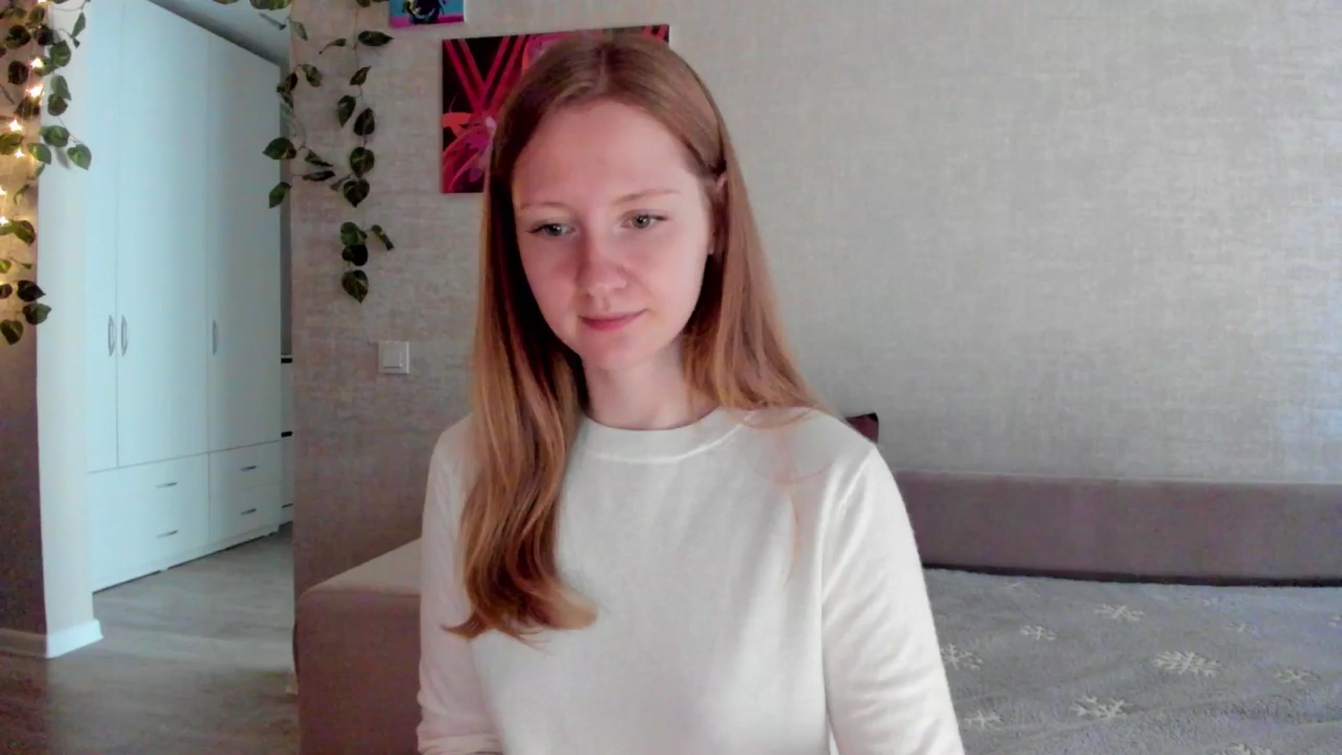 Gallery image thumbnail from mnialice's myfreecams stream on, 08/31/2025, 04:19 image 17 of 20