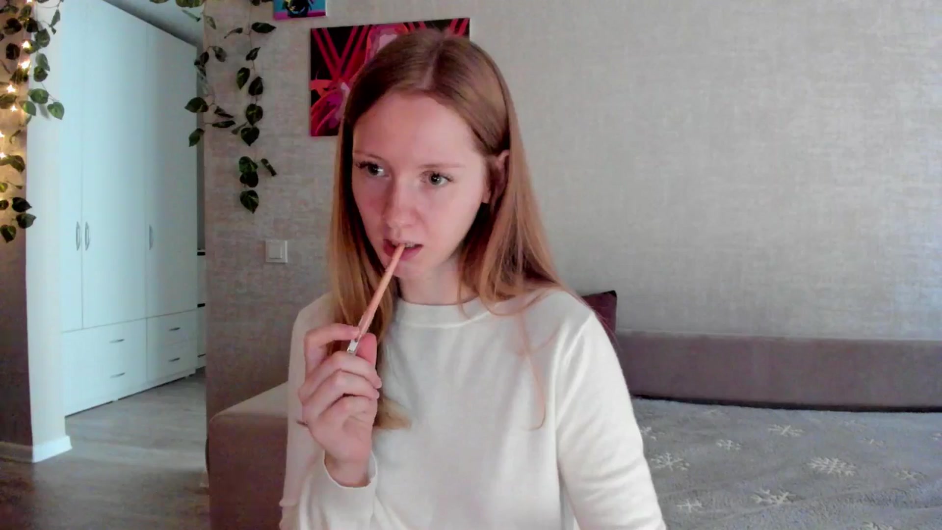 Gallery image thumbnail from mnialice's myfreecams stream on, 08/31/2025, 04:19 image 16 of 20