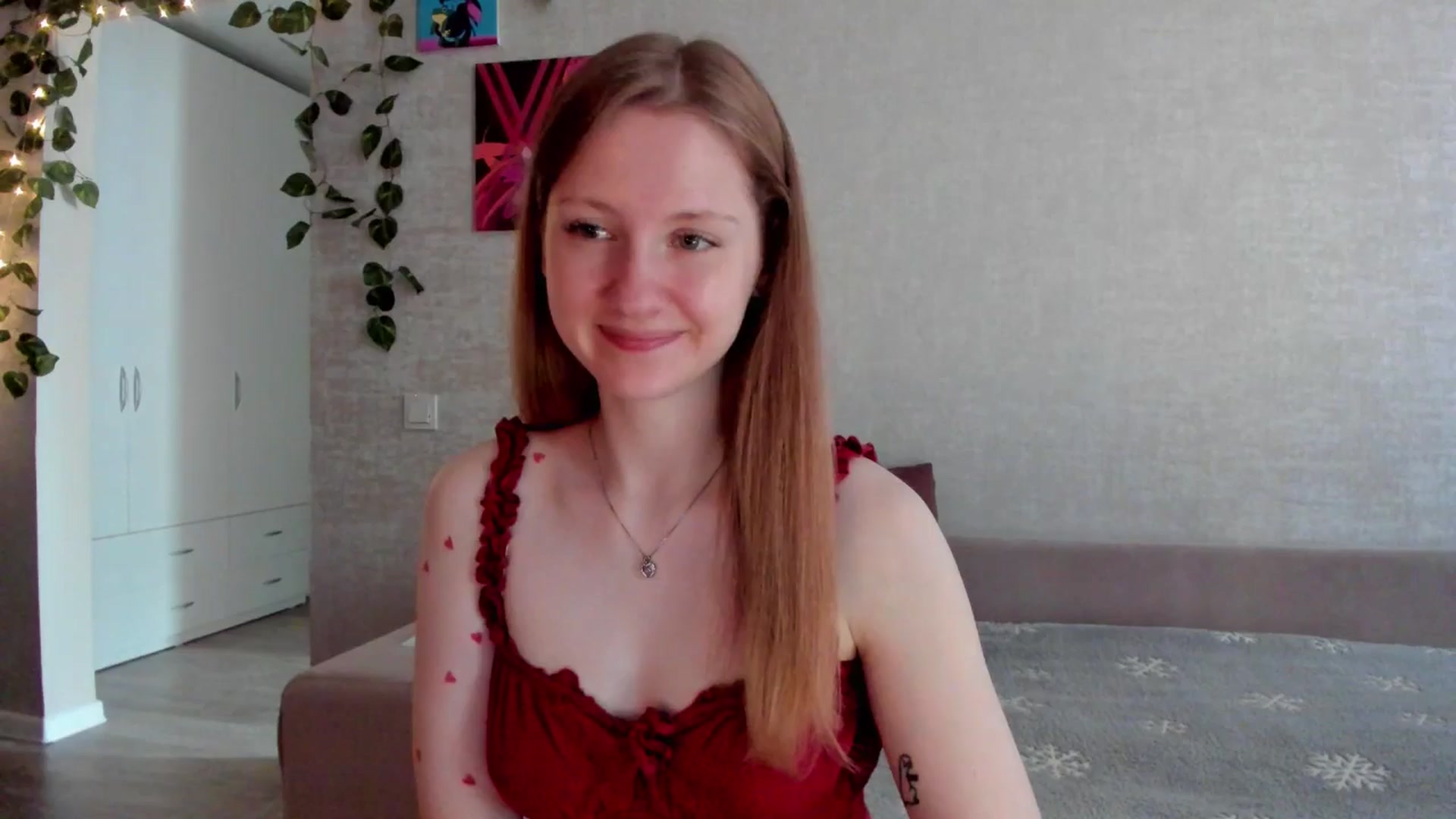 Gallery image thumbnail from mnialice's myfreecams stream on, 09/13/2025, 03:32 image 12 of 20