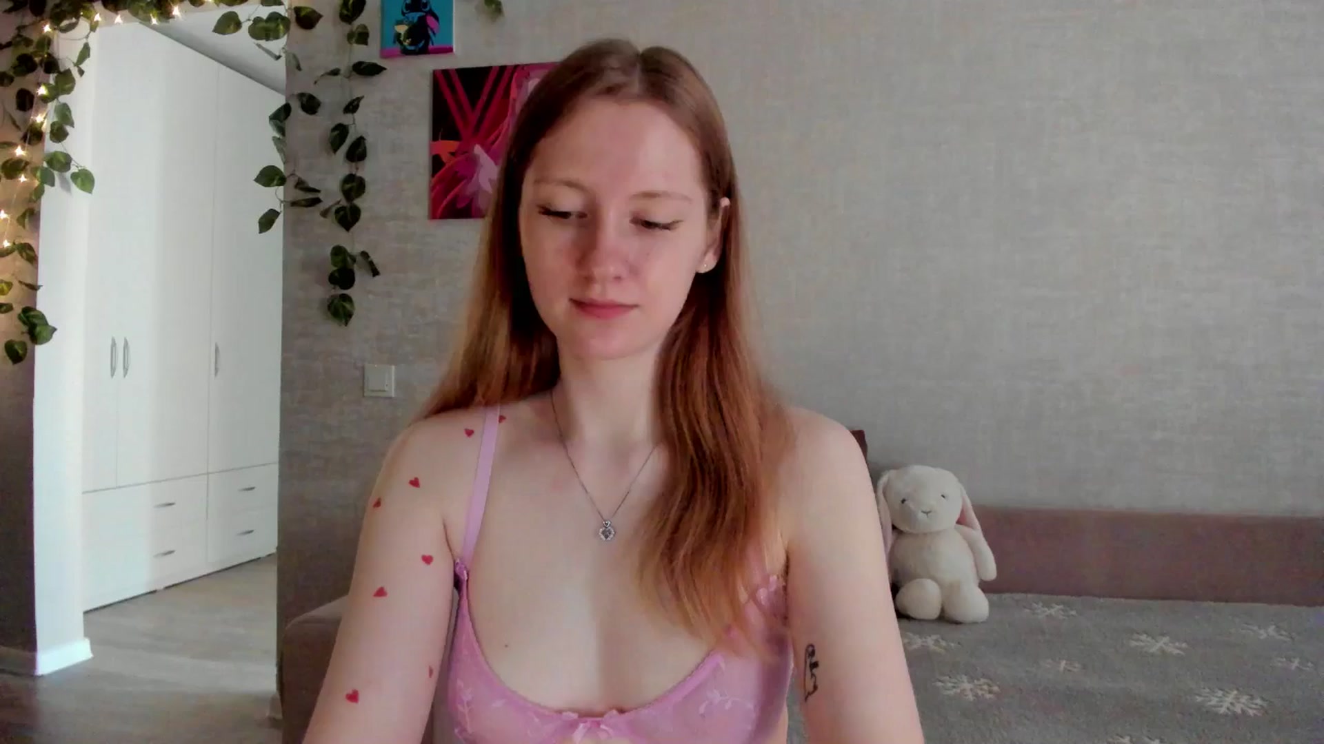 Gallery image thumbnail from mnialice's myfreecams stream on, 09/15/2025, 03:22 image 6 of 20