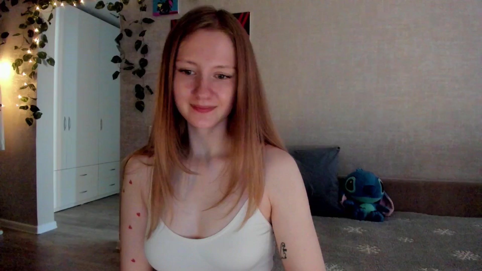 Gallery image thumbnail from mnialice's myfreecams stream on, 09/16/2025, 04:23 image 17 of 20