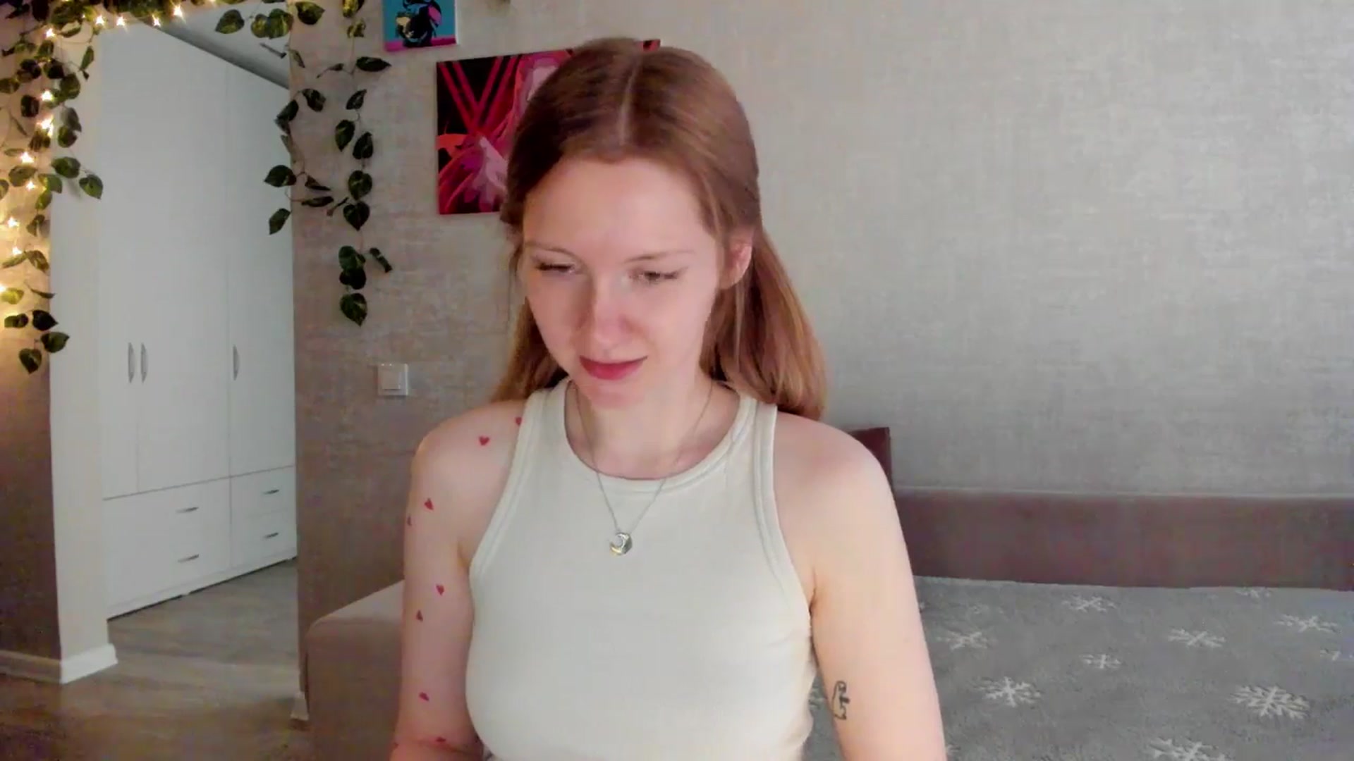 Gallery image thumbnail from mnialice's myfreecams stream on, 09/30/2025, 04:43 image 2 of 20