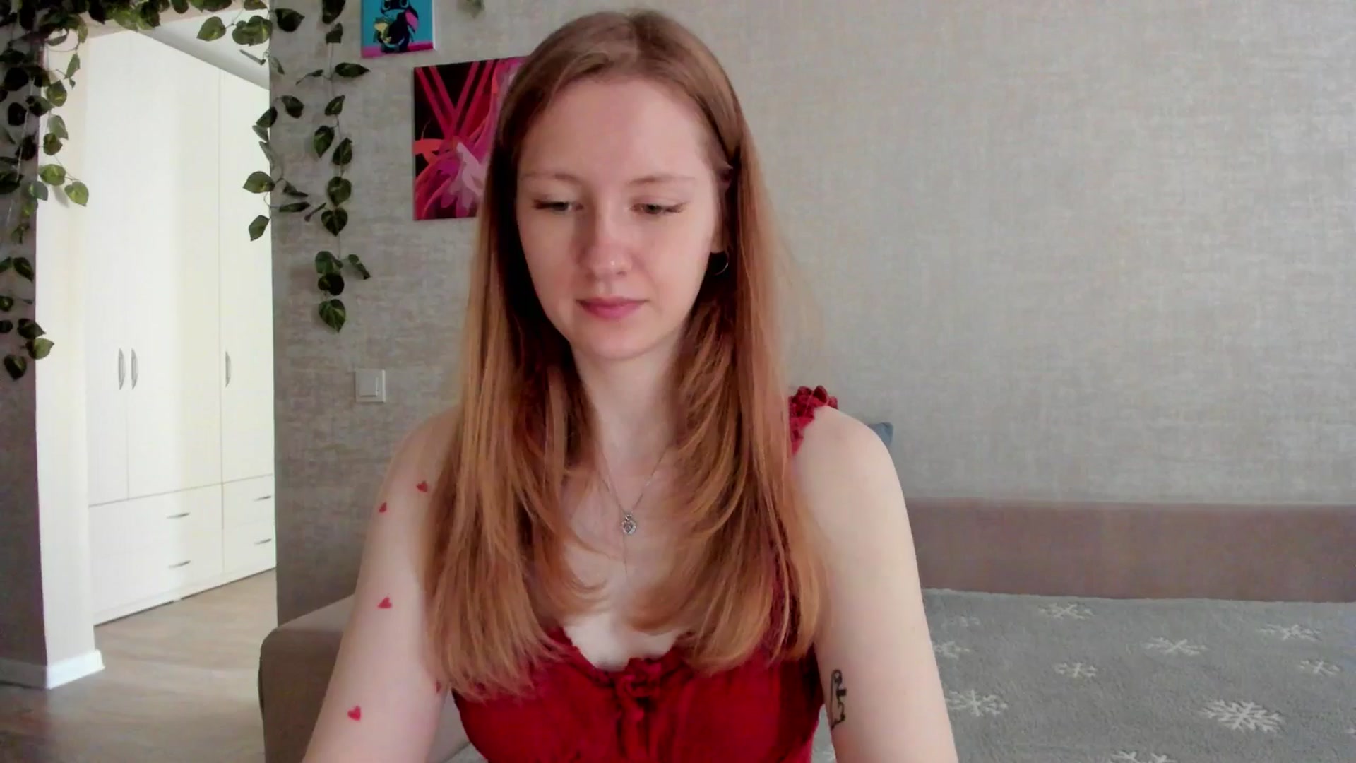 Gallery image thumbnail from mnialice's myfreecams stream on, 10/01/2025, 03:03 image 4 of 20