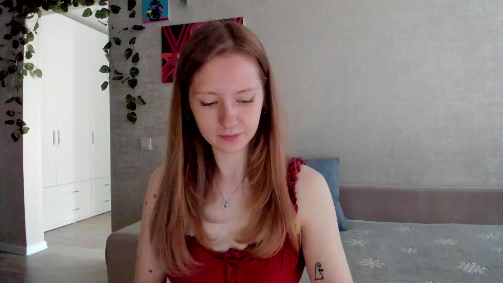 Gallery image thumbnail from mnialice's myfreecams stream on, 10/01/2025, 03:03 image 15 of 20