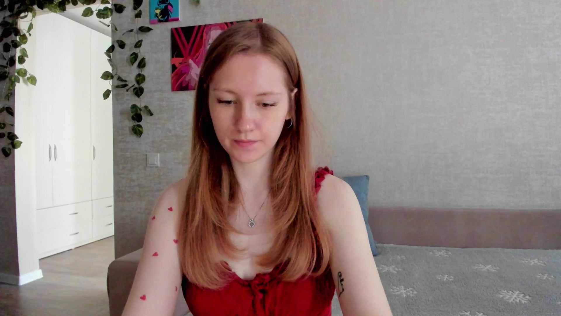 Gallery image thumbnail from mnialice's myfreecams stream on, 10/01/2025, 03:03 image 7 of 20