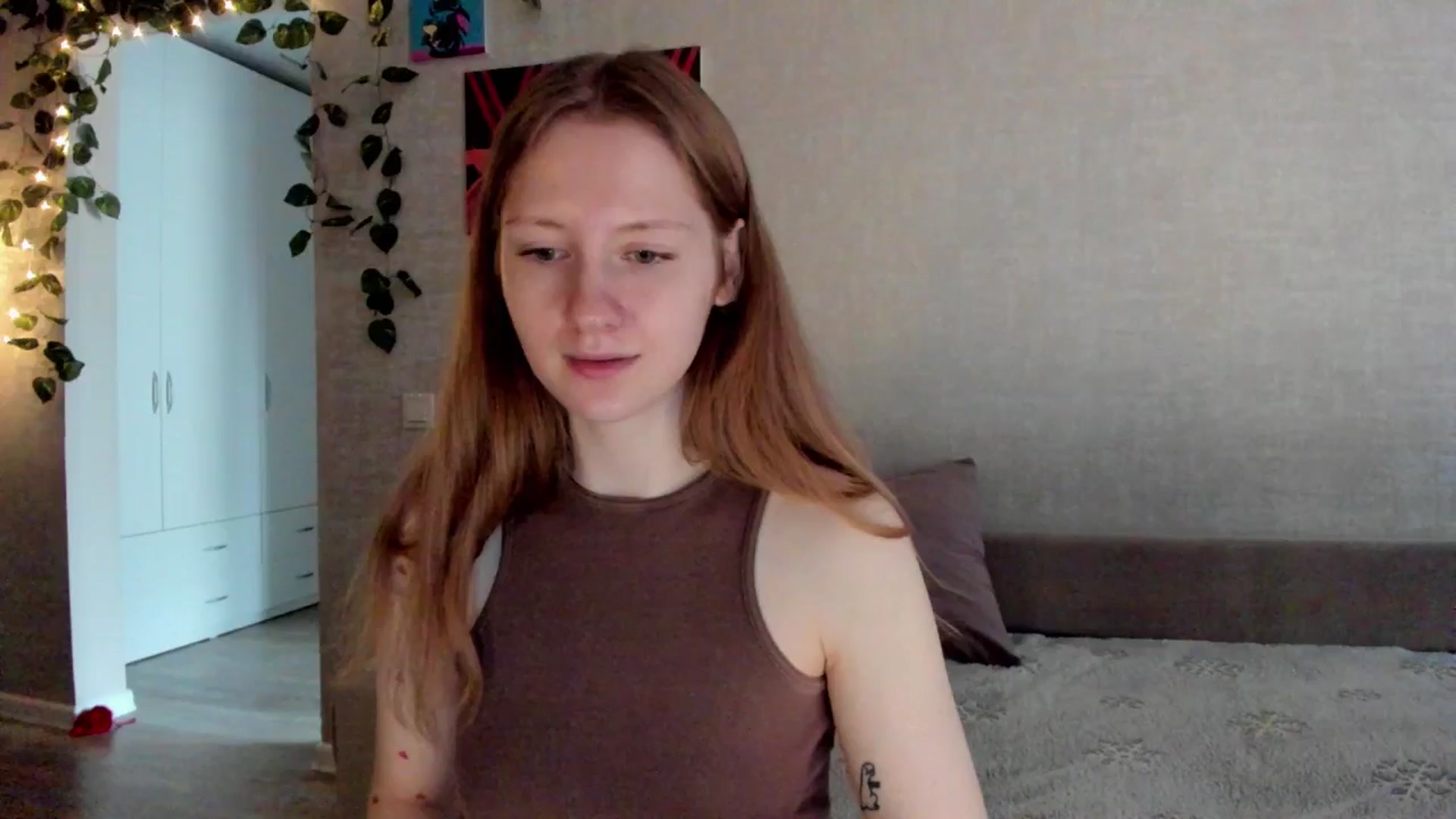 Gallery image thumbnail from mnialice's myfreecams stream on, 10/04/2025, 04:22 image 14 of 20