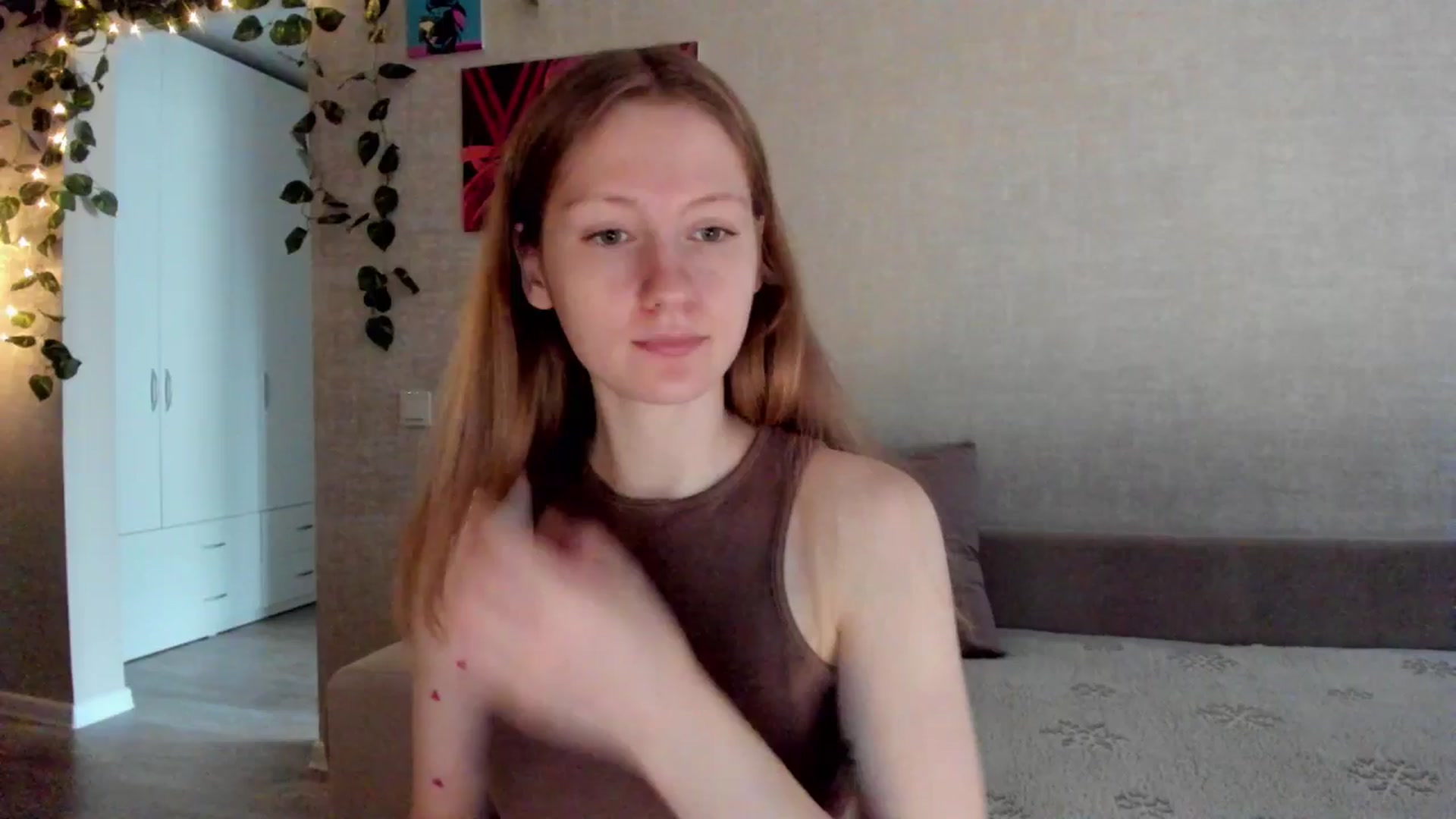 Gallery image thumbnail from mnialice's myfreecams stream on, 10/04/2025, 04:22 image 5 of 20
