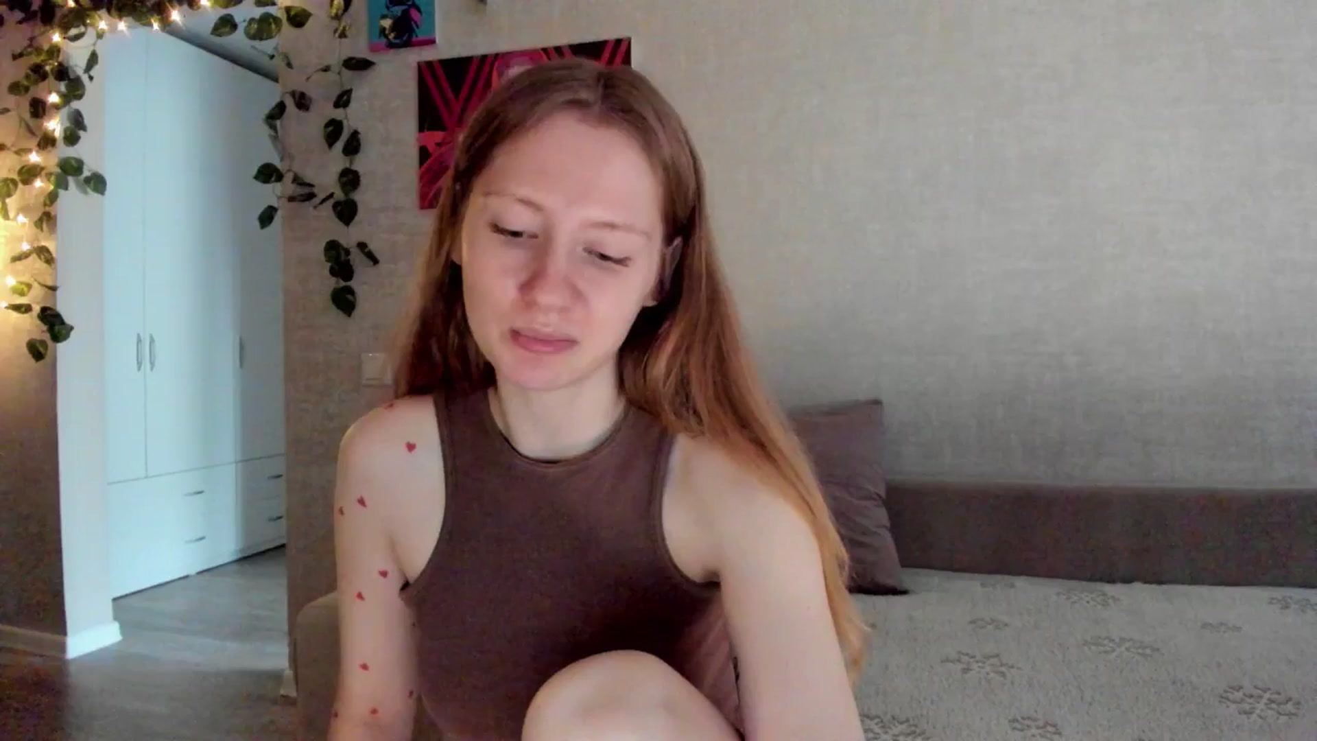 Gallery image thumbnail from mnialice's myfreecams stream on, 10/04/2025, 04:22 image 3 of 20