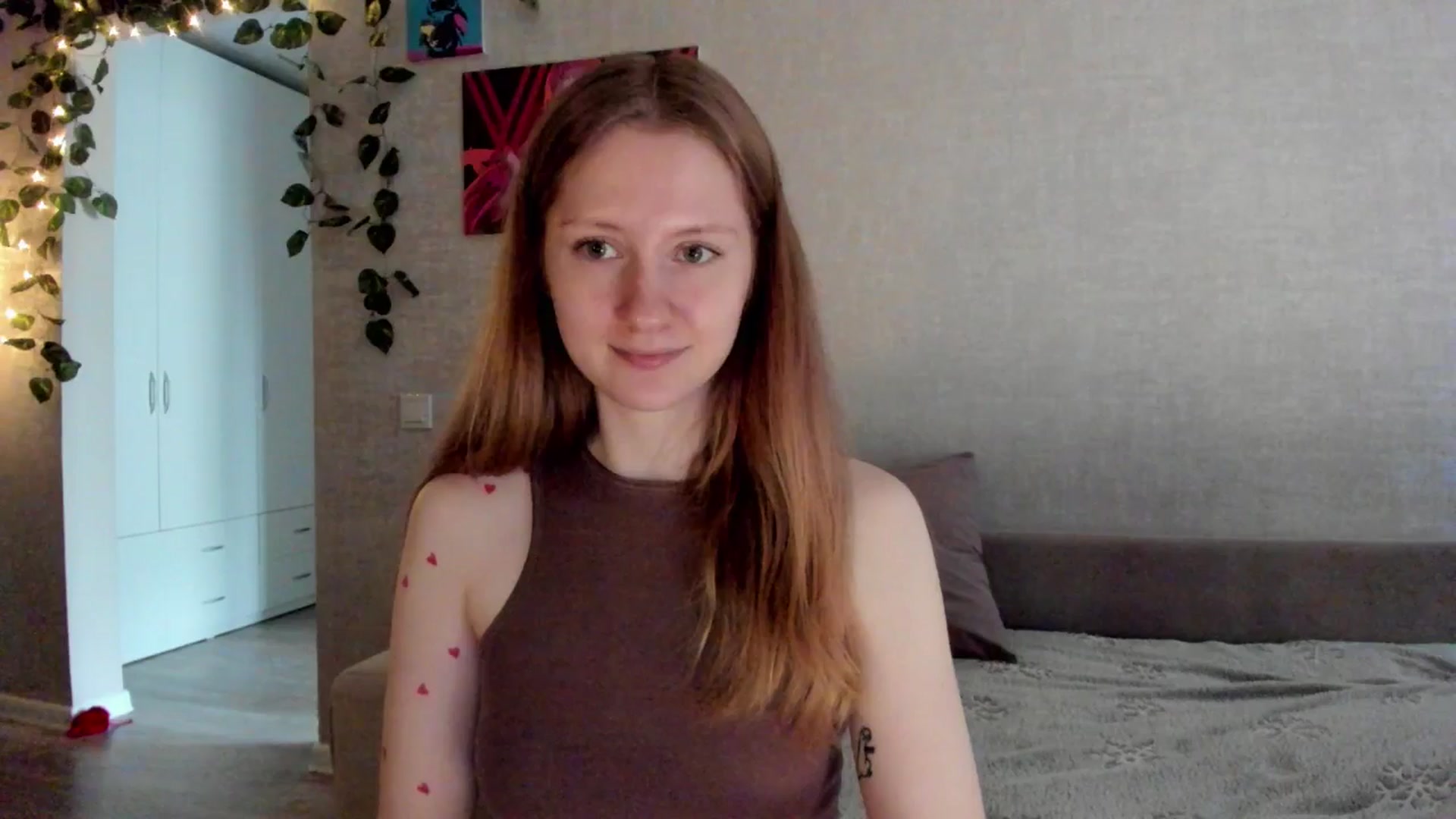 Gallery image thumbnail from mnialice's myfreecams stream on, 10/04/2025, 04:22 image 12 of 20