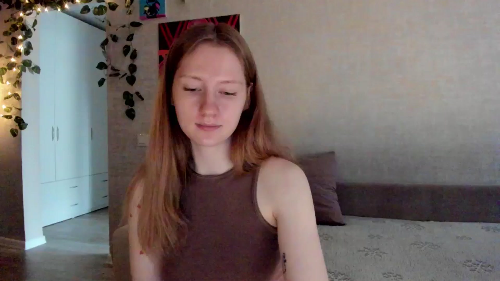 Gallery image thumbnail from mnialice's myfreecams stream on, 10/04/2025, 04:22 image 7 of 20