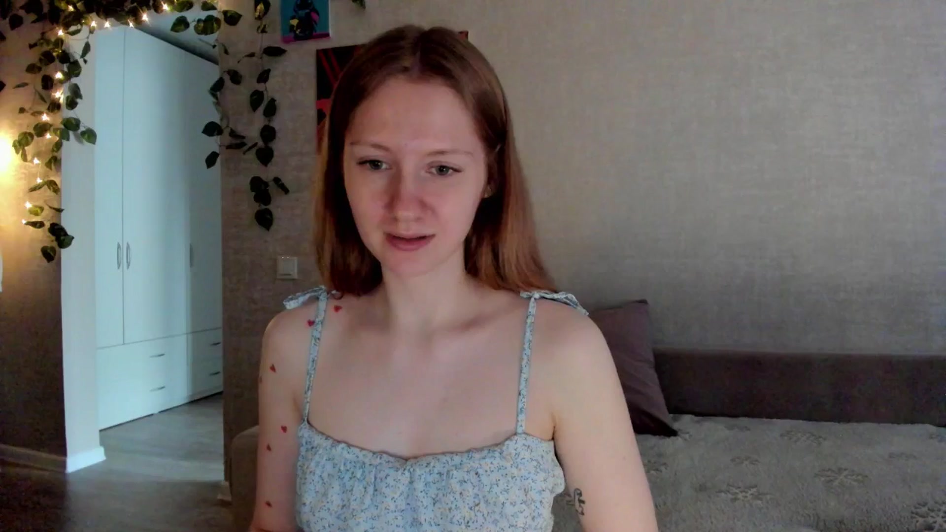 Gallery image thumbnail from mnialice's myfreecams stream on, 10/04/2025, 04:22 image 17 of 20