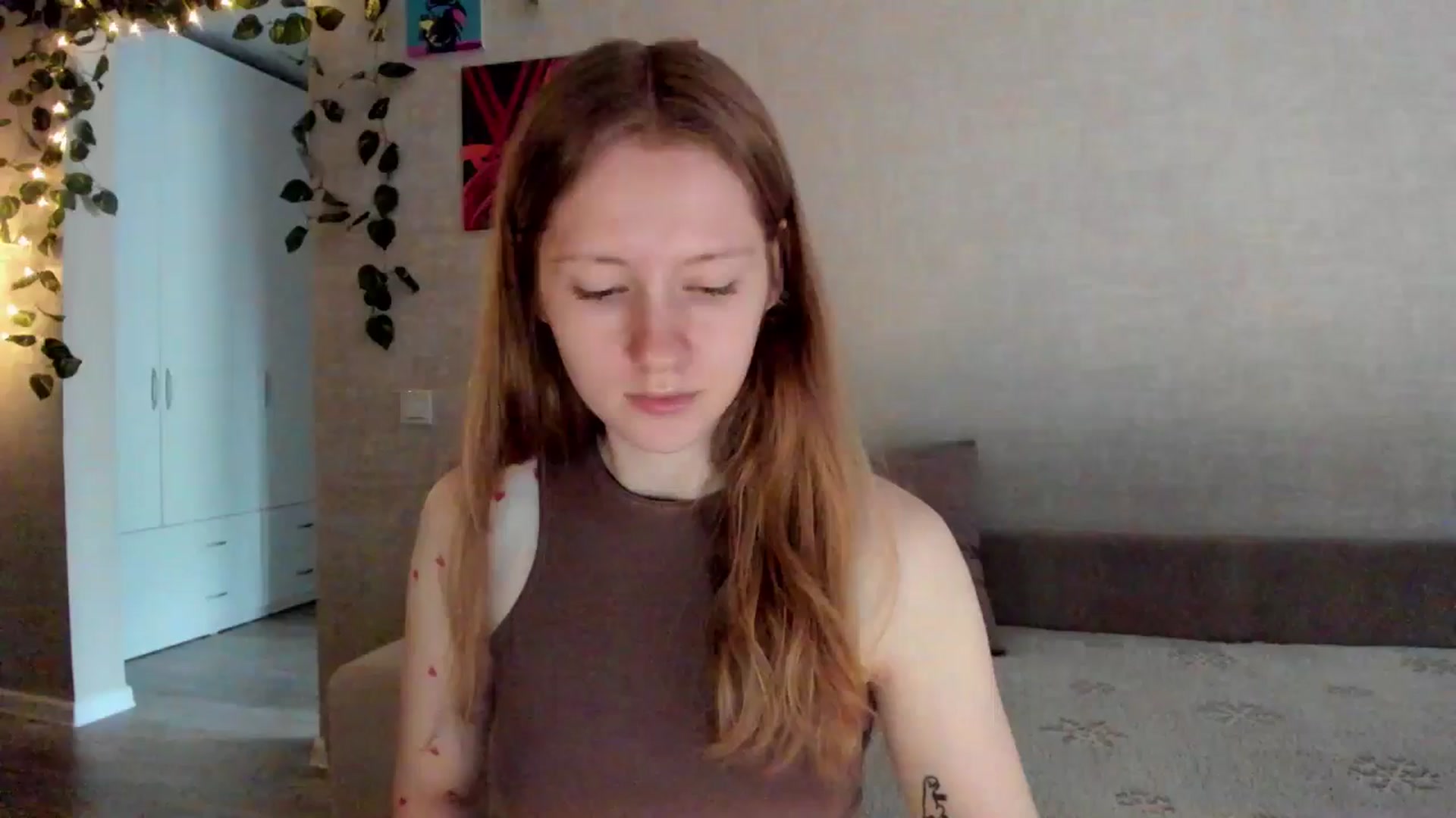 Gallery image thumbnail from mnialice's myfreecams stream on, 10/04/2025, 04:22 image 1 of 20