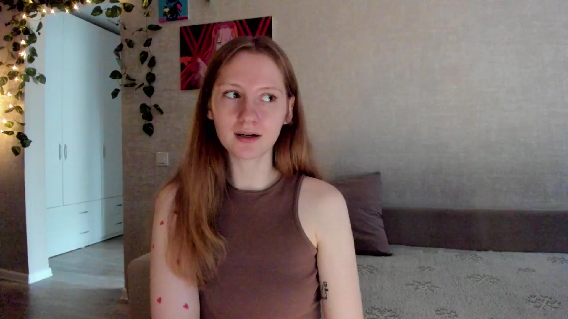 Gallery image thumbnail from mnialice's myfreecams stream on, 10/04/2025, 04:22 image 6 of 20