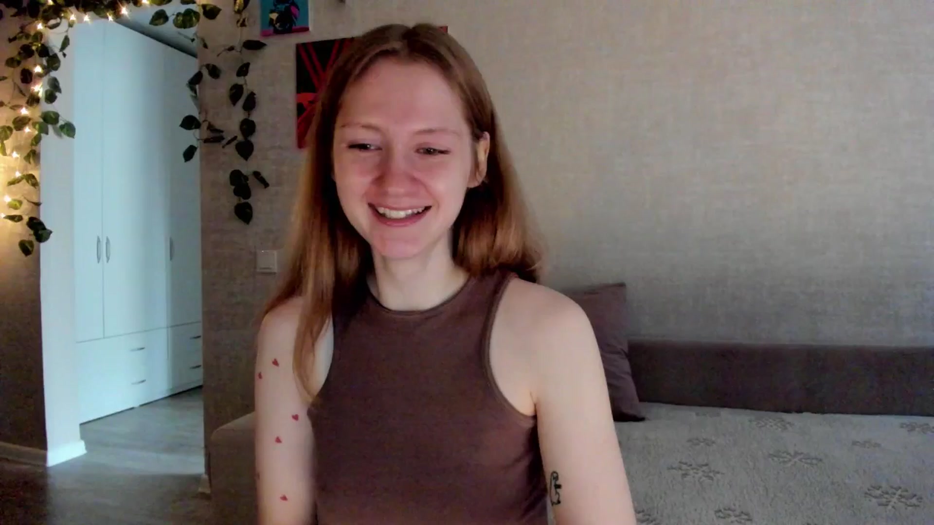 Gallery image thumbnail from mnialice's myfreecams stream on, 10/04/2025, 04:22 image 8 of 20