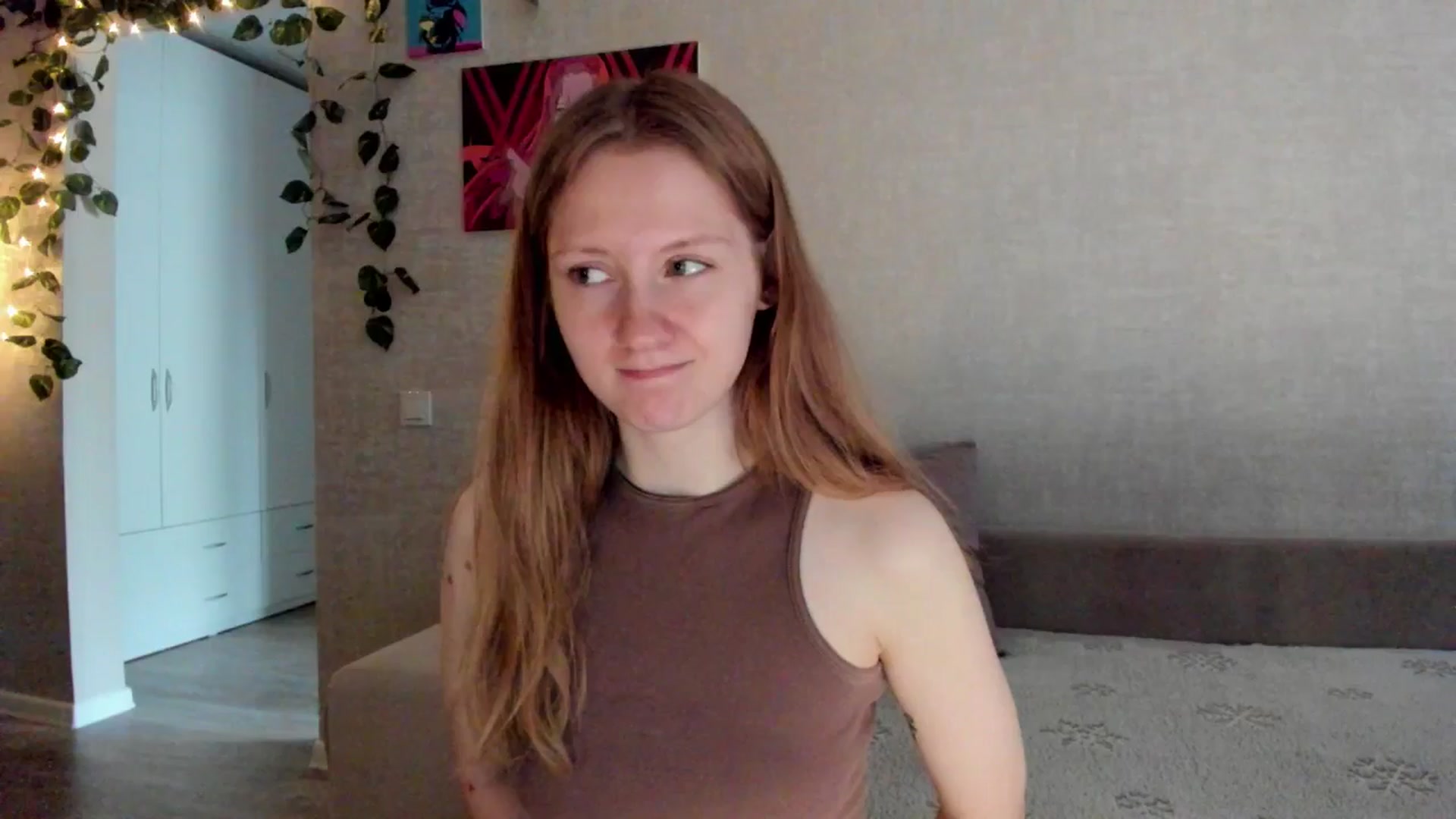 Gallery image thumbnail from mnialice's myfreecams stream on, 10/04/2025, 04:22 image 2 of 20