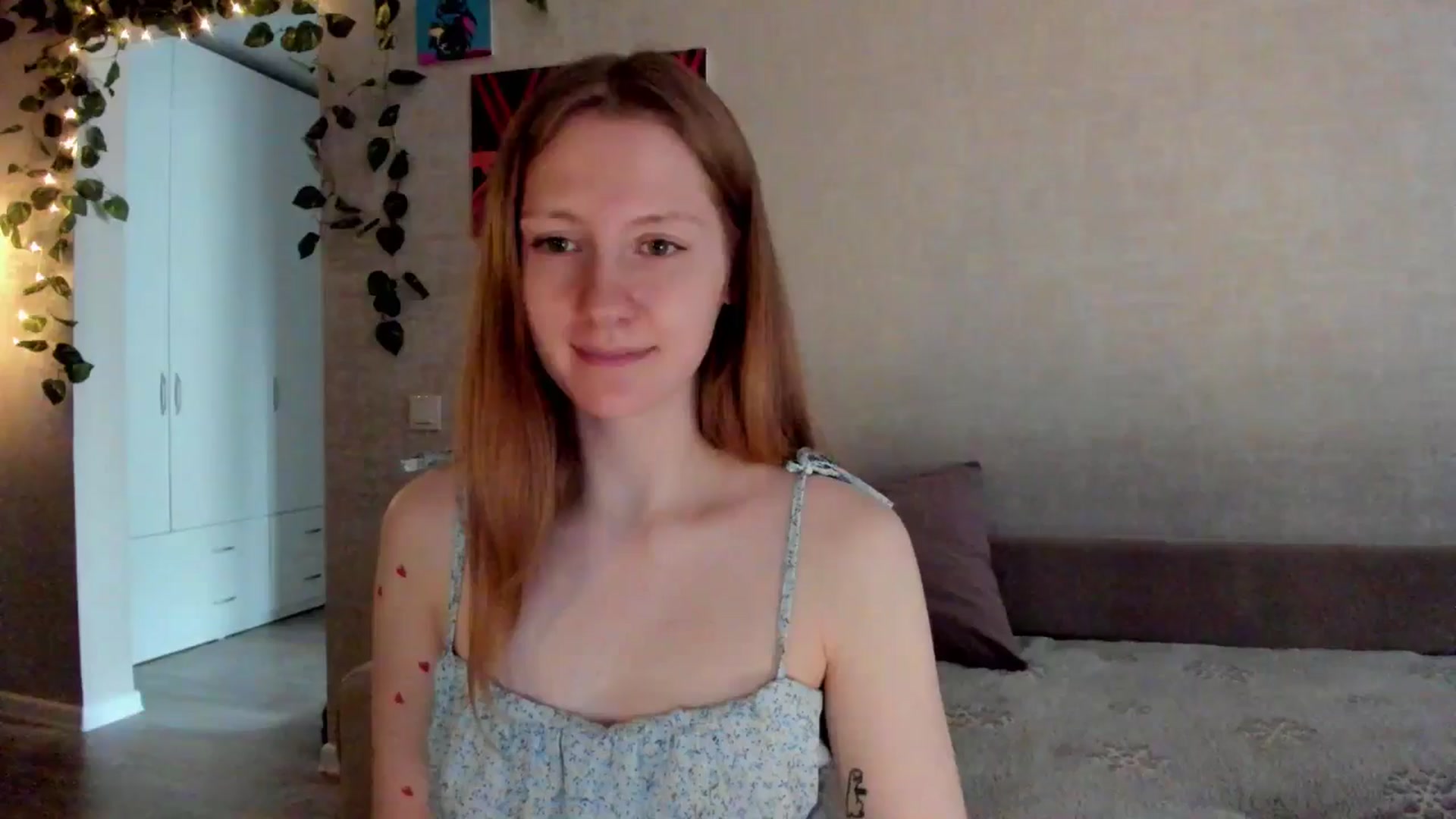Gallery image thumbnail from mnialice's myfreecams stream on, 10/04/2025, 04:22 image 19 of 20