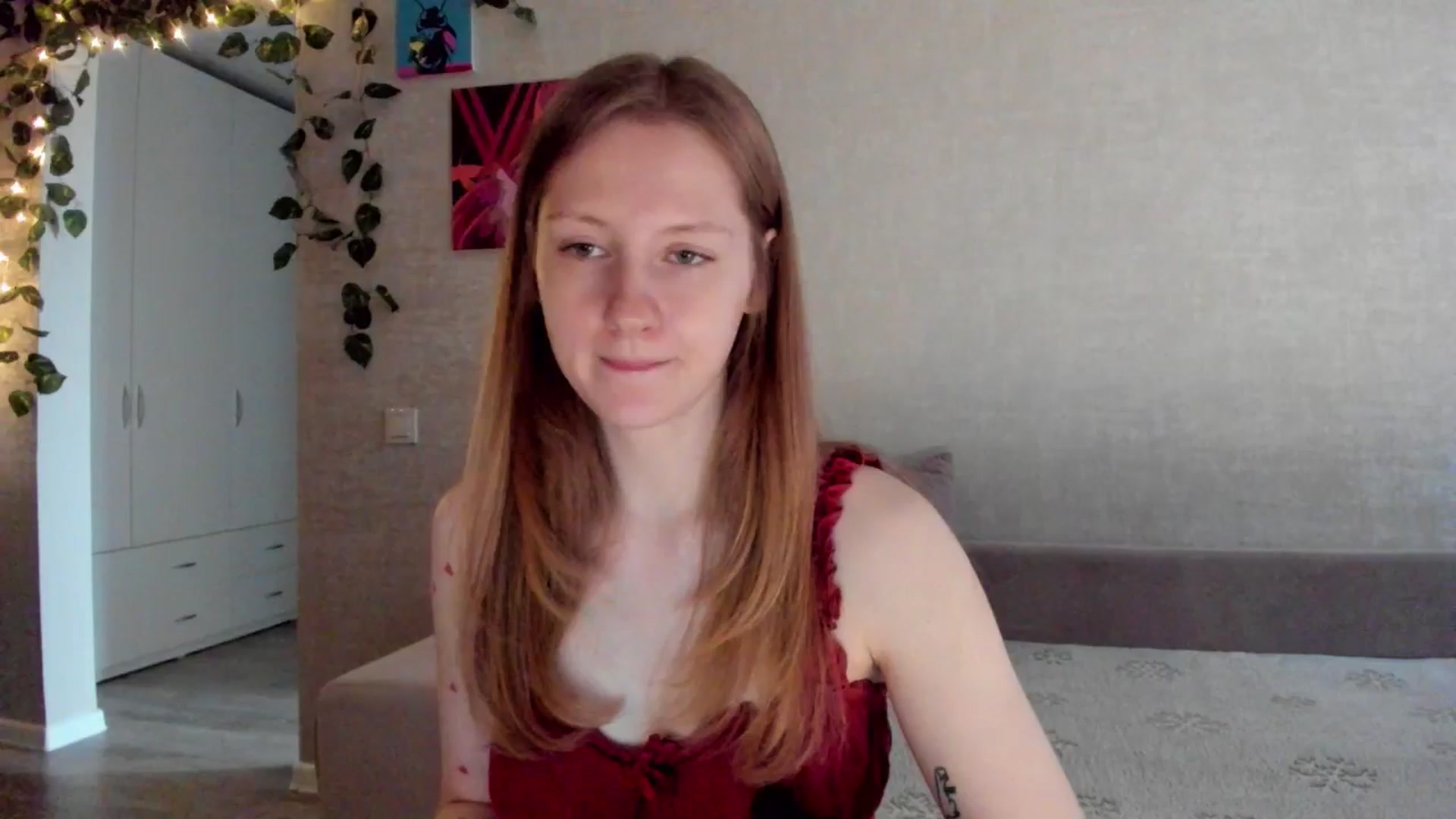 Gallery image thumbnail from mnialice's myfreecams stream on, 10/06/2025, 03:08 image 1 of 20