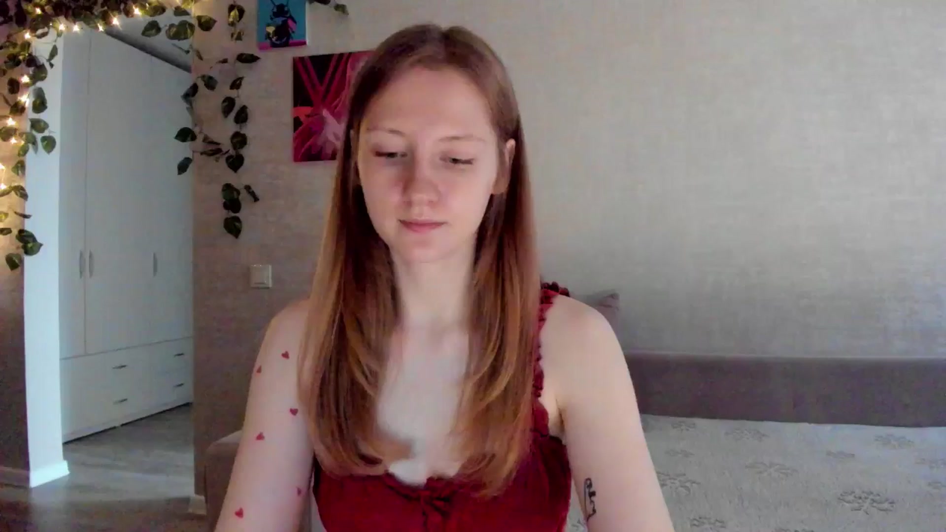 Gallery image thumbnail from mnialice's myfreecams stream on, 10/06/2025, 03:08 image 6 of 20