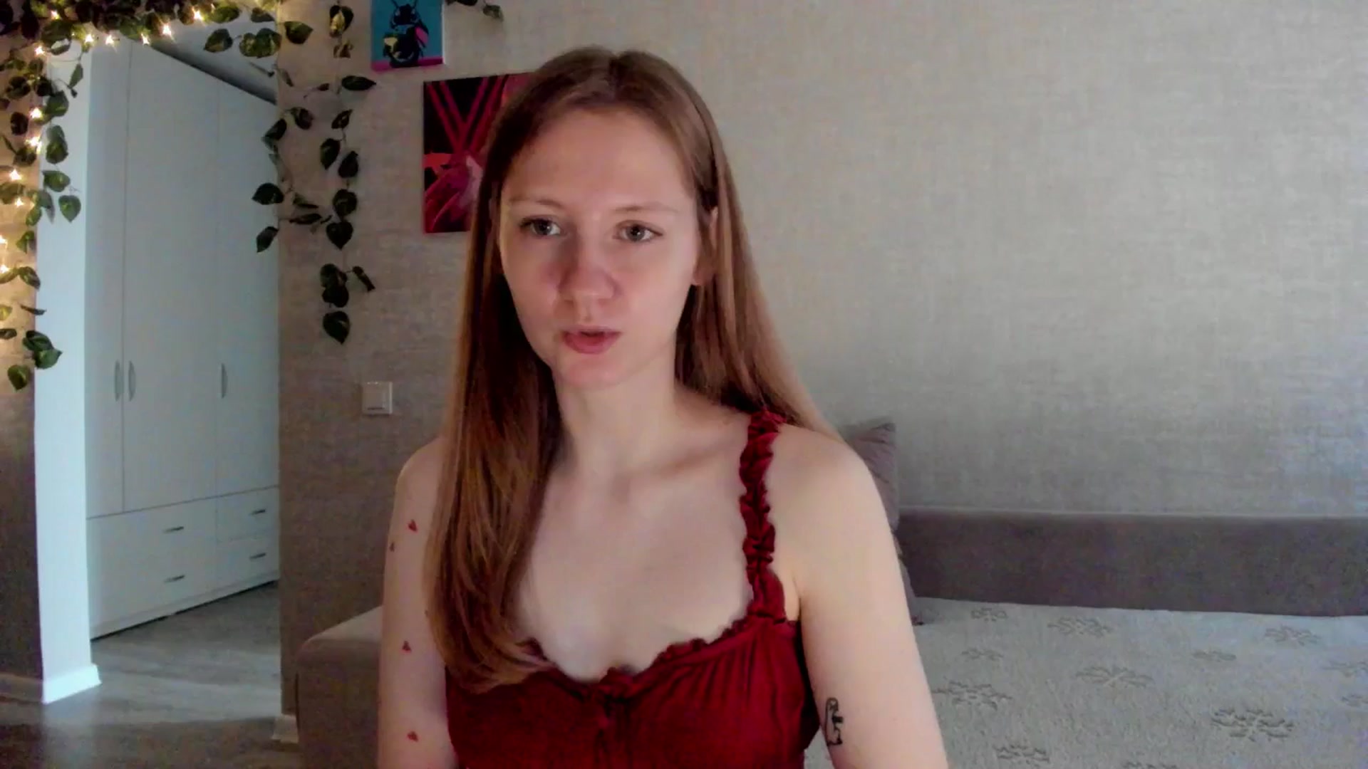 Gallery image thumbnail from mnialice's myfreecams stream on, 10/06/2025, 03:08 image 11 of 20