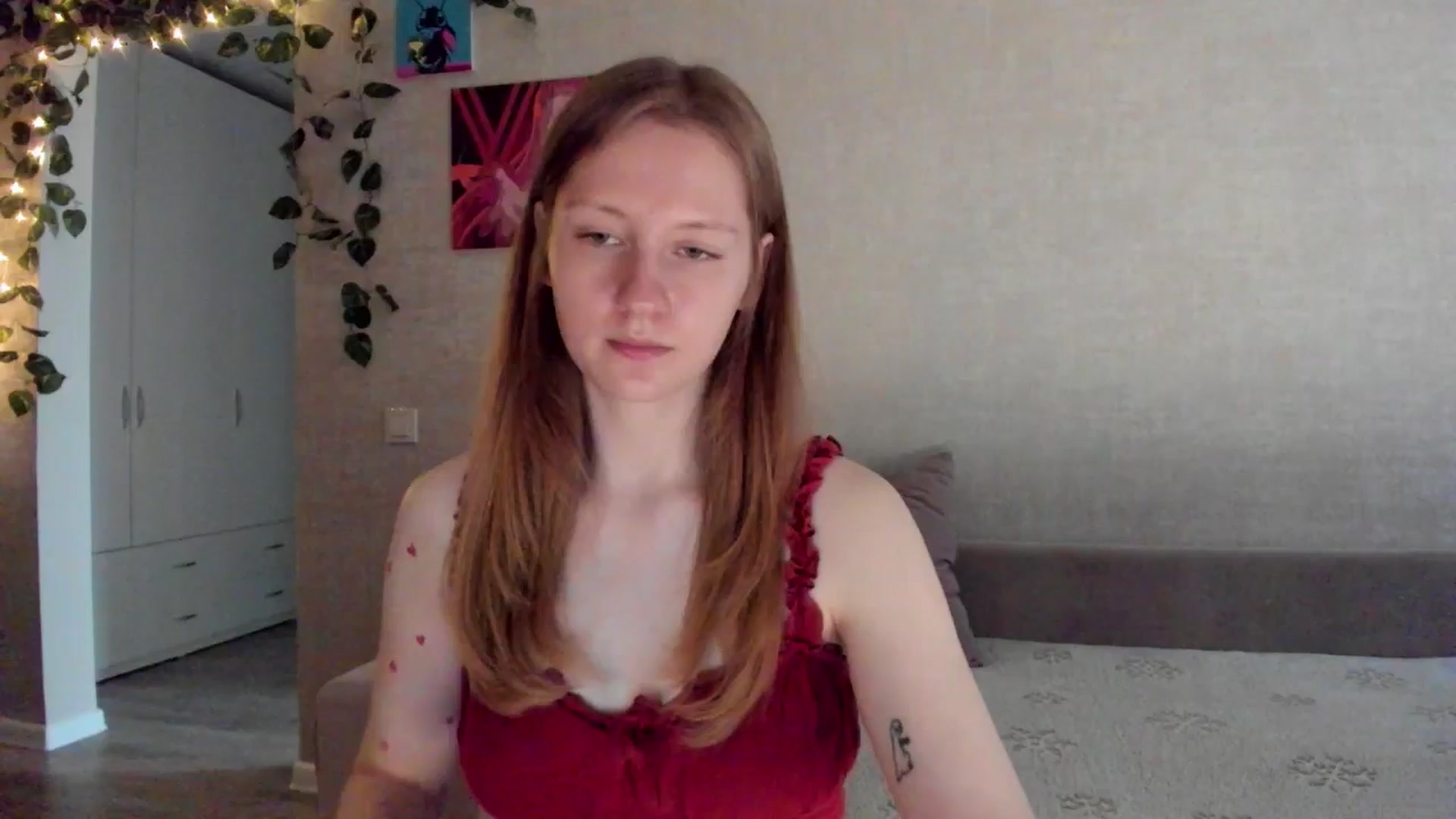 Gallery image thumbnail from mnialice's myfreecams stream on, 10/06/2025, 03:08 image 20 of 20