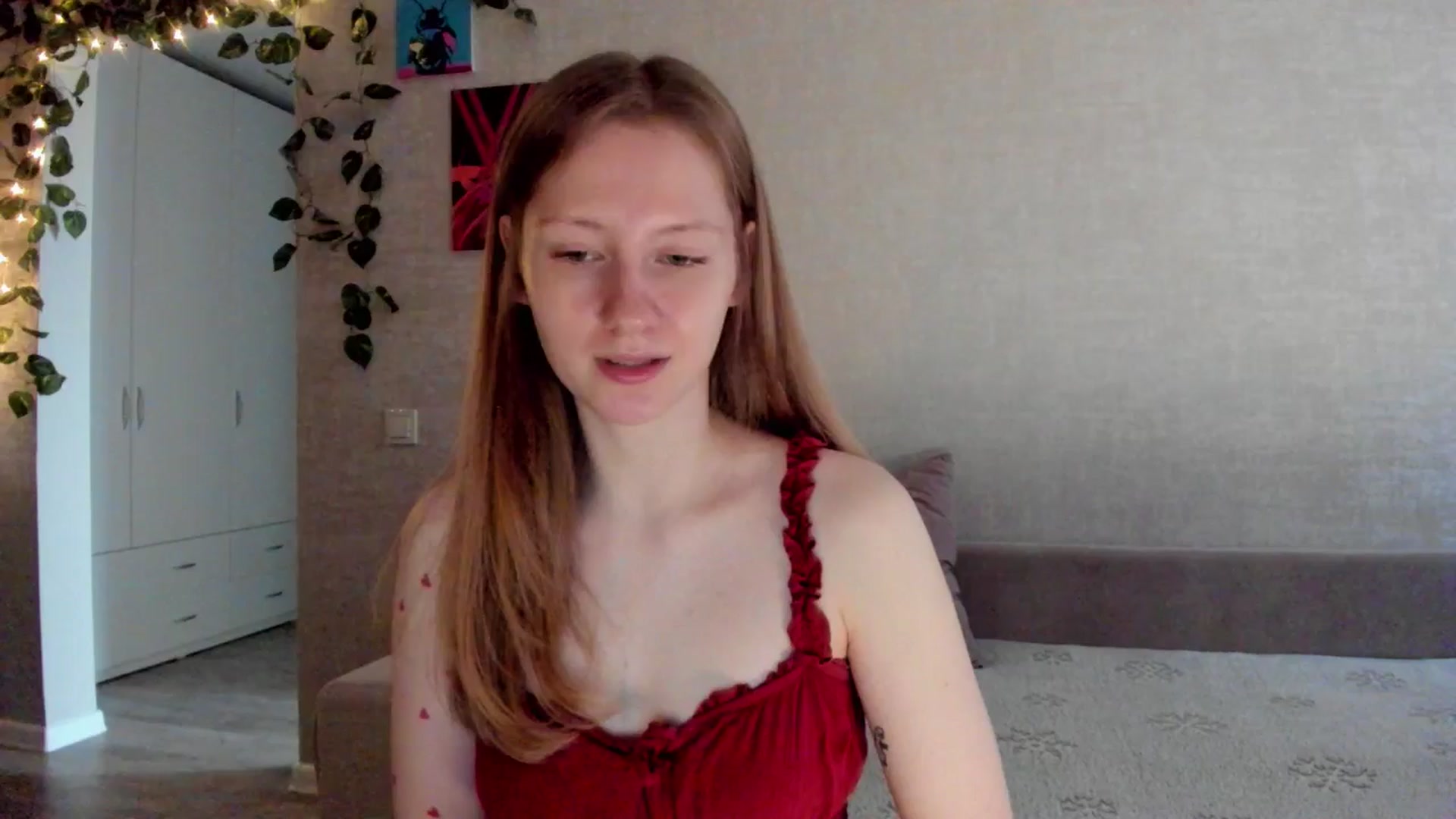 Gallery image thumbnail from mnialice's myfreecams stream on, 10/06/2025, 03:08 image 10 of 20