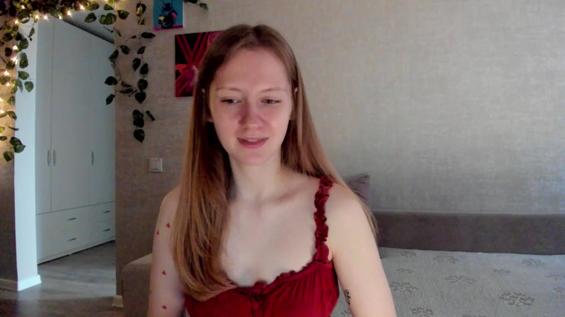 Gallery image thumbnail from mnialice's myfreecams stream on, 10/06/2025, 03:08 image 16 of 20