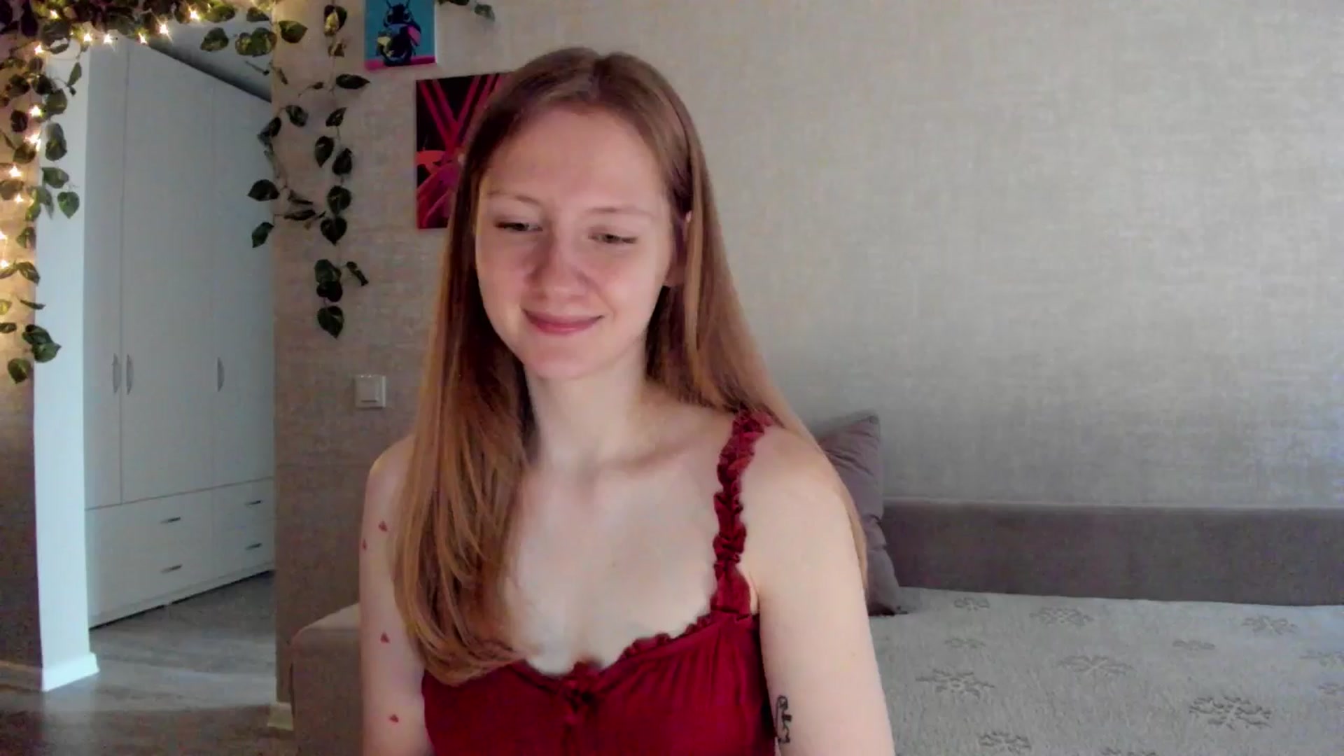 Gallery image thumbnail from mnialice's myfreecams stream on, 10/06/2025, 03:08 image 17 of 20
