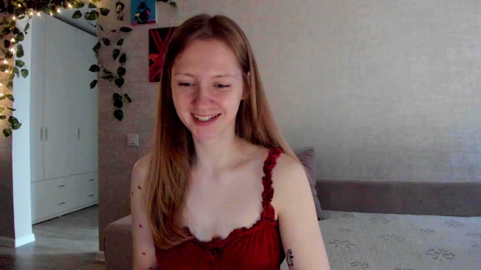 Gallery image thumbnail from mnialice's myfreecams stream on, 10/06/2025, 03:08 image 14 of 20