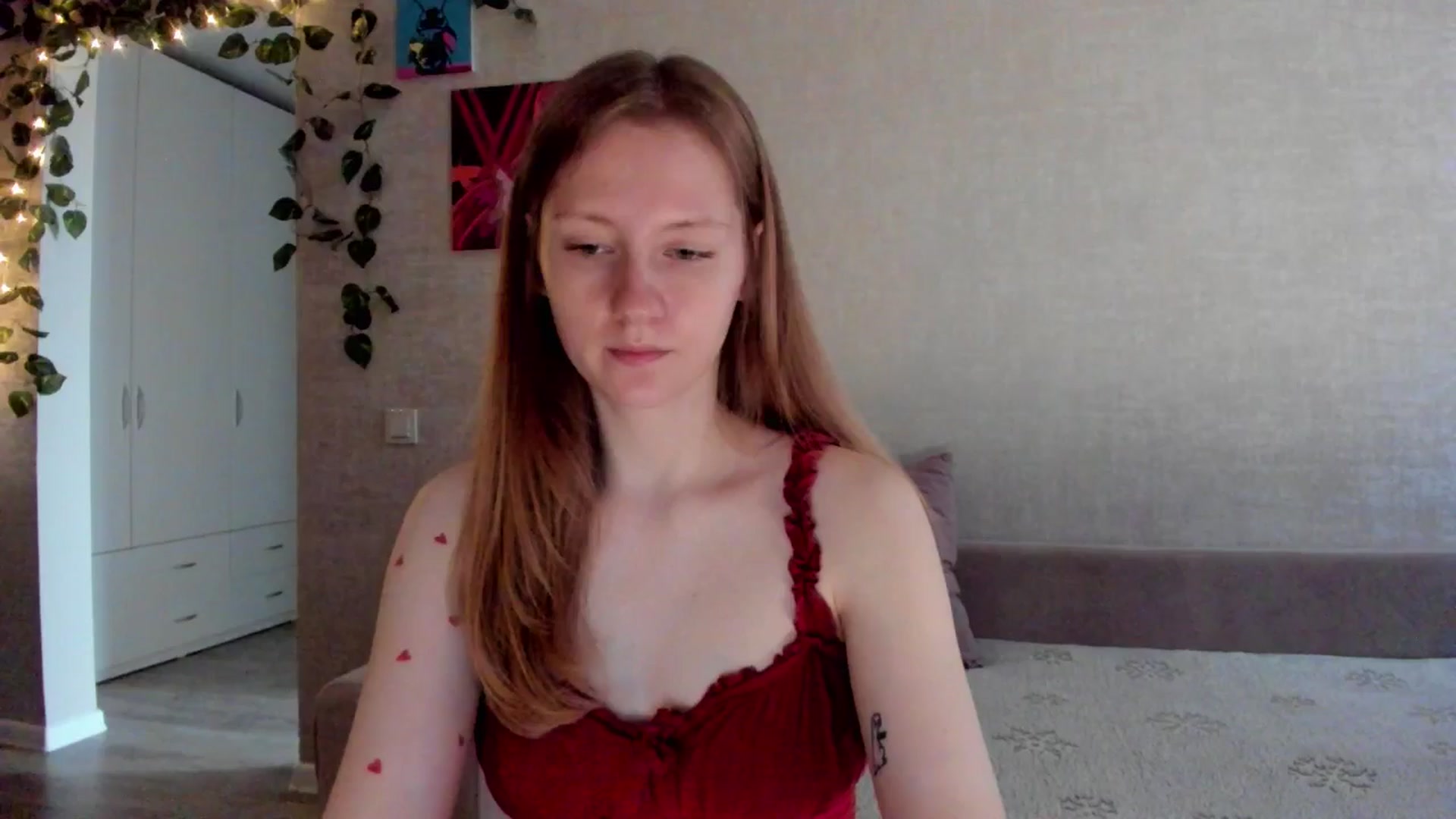 Gallery image thumbnail from mnialice's myfreecams stream on, 10/06/2025, 03:08 image 13 of 20