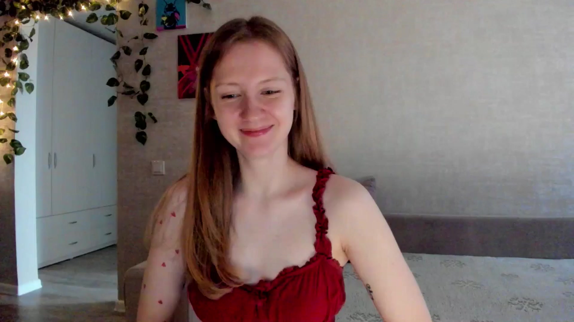 Gallery image thumbnail from mnialice's myfreecams stream on, 10/06/2025, 03:08 image 9 of 20