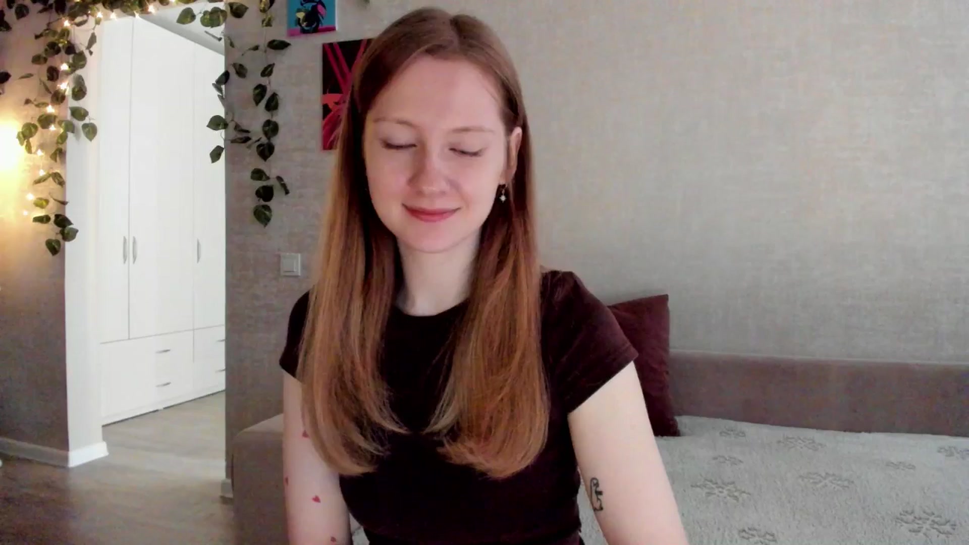 Gallery image thumbnail from mnialice's myfreecams stream on, 10/11/2025, 03:23 image 8 of 20
