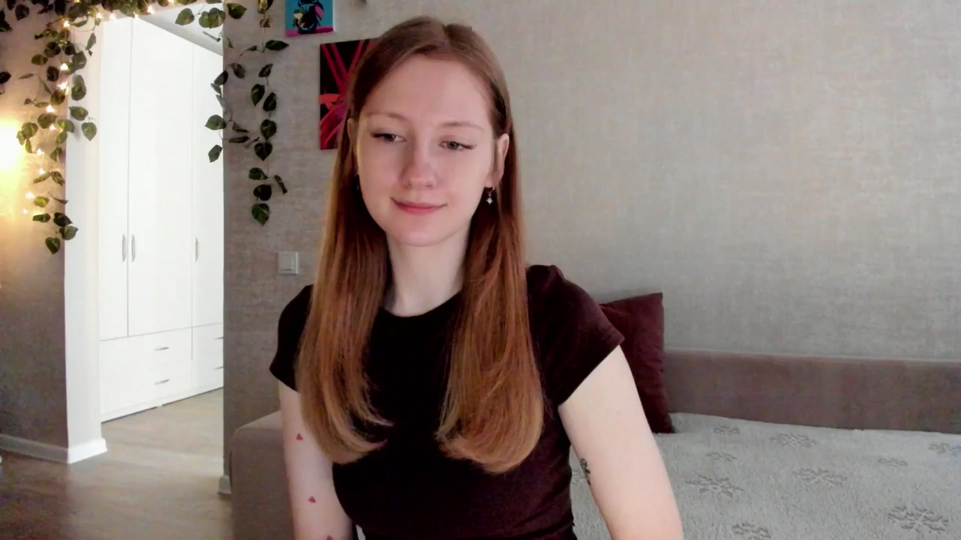 Gallery image thumbnail from mnialice's myfreecams stream on, 10/11/2025, 03:23 image 6 of 20