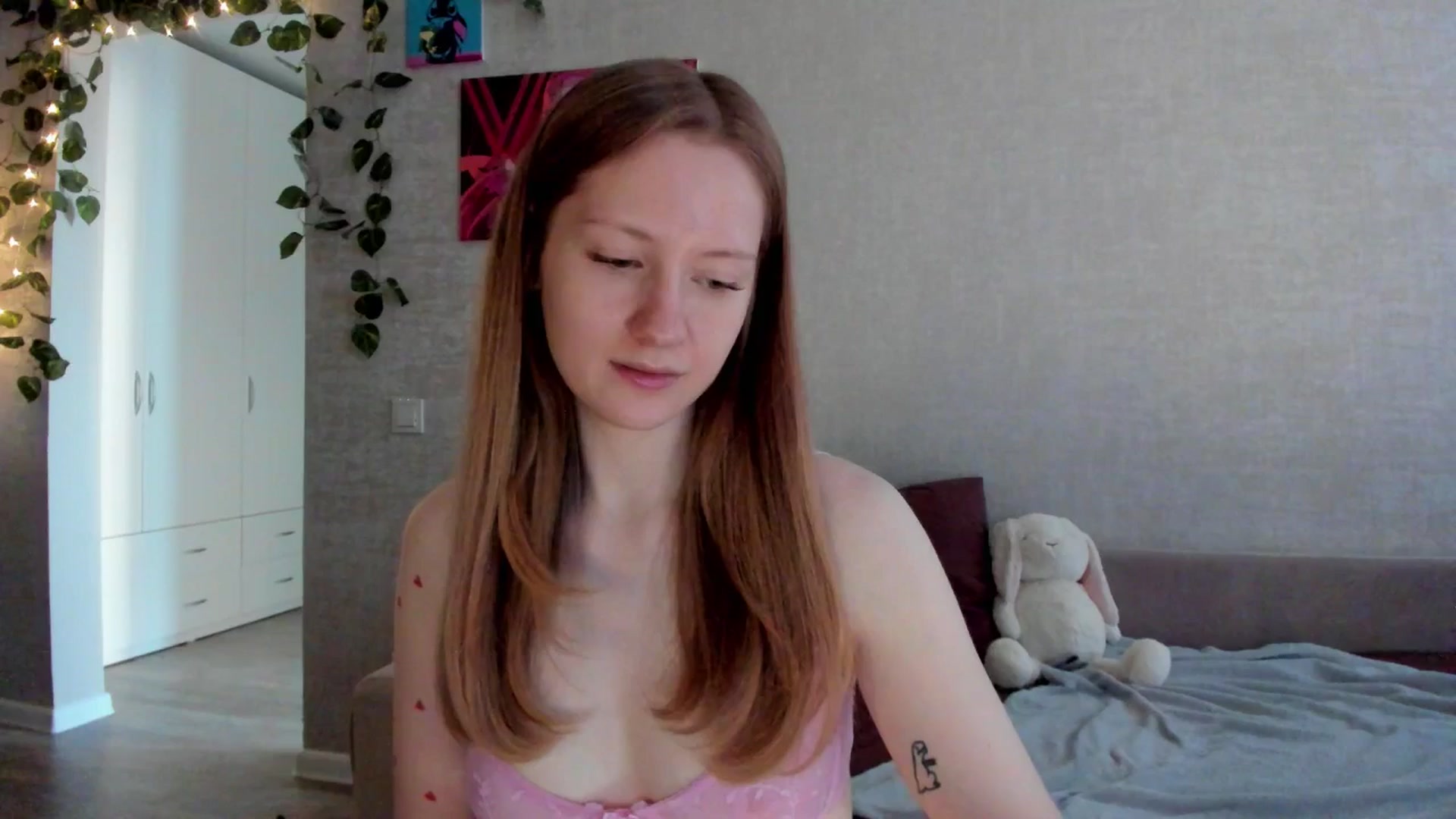 Gallery image thumbnail from mnialice's myfreecams stream on, 10/14/2025, 04:16 image 8 of 20