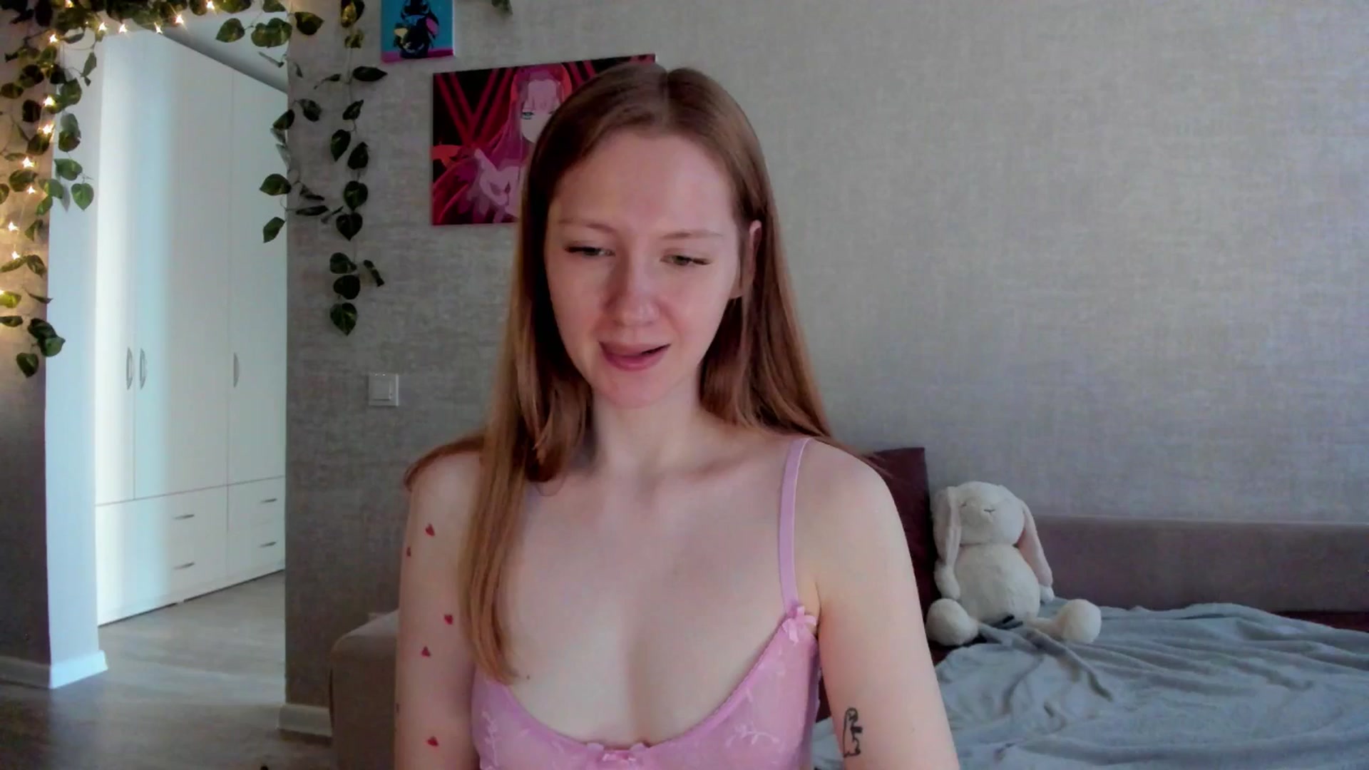 Gallery image thumbnail from mnialice's myfreecams stream on, 10/14/2025, 04:16 image 10 of 20