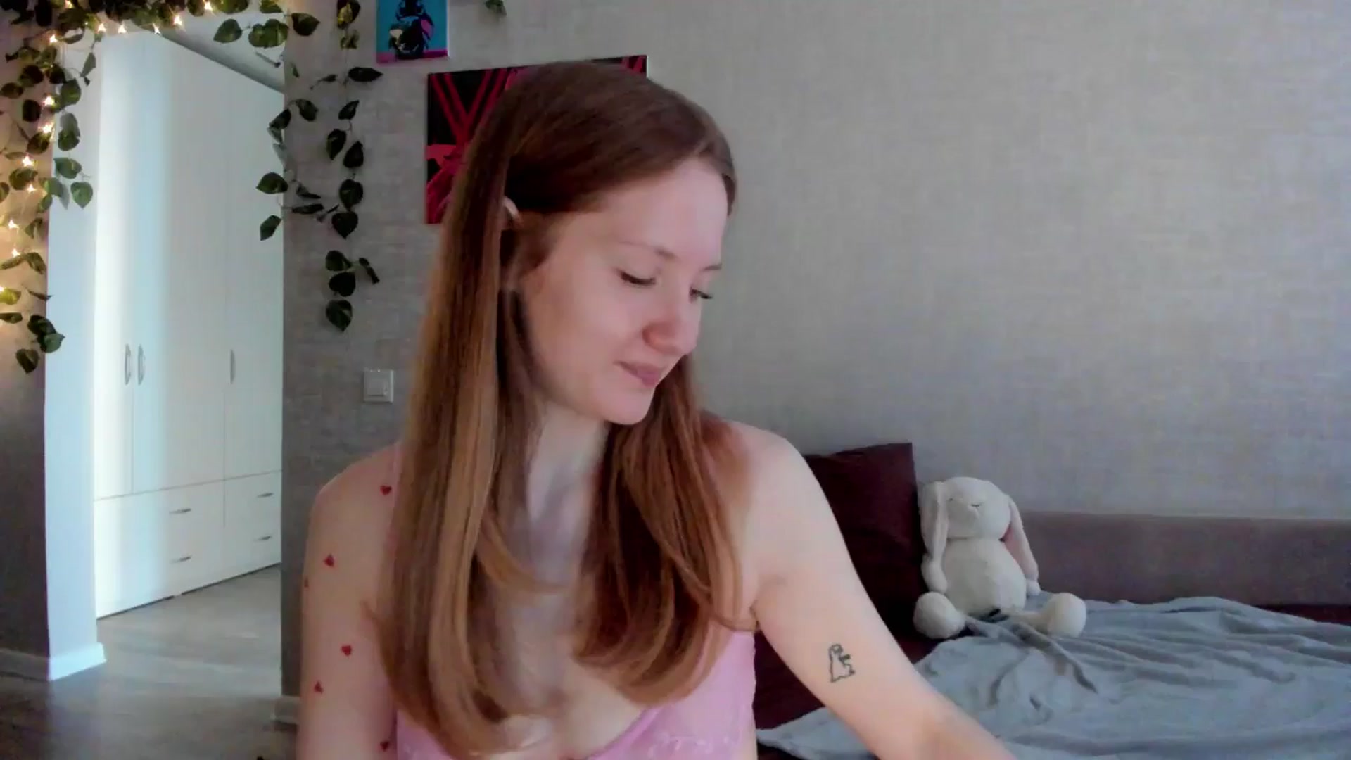 Gallery image thumbnail from mnialice's myfreecams stream on, 10/14/2025, 04:16 image 9 of 20
