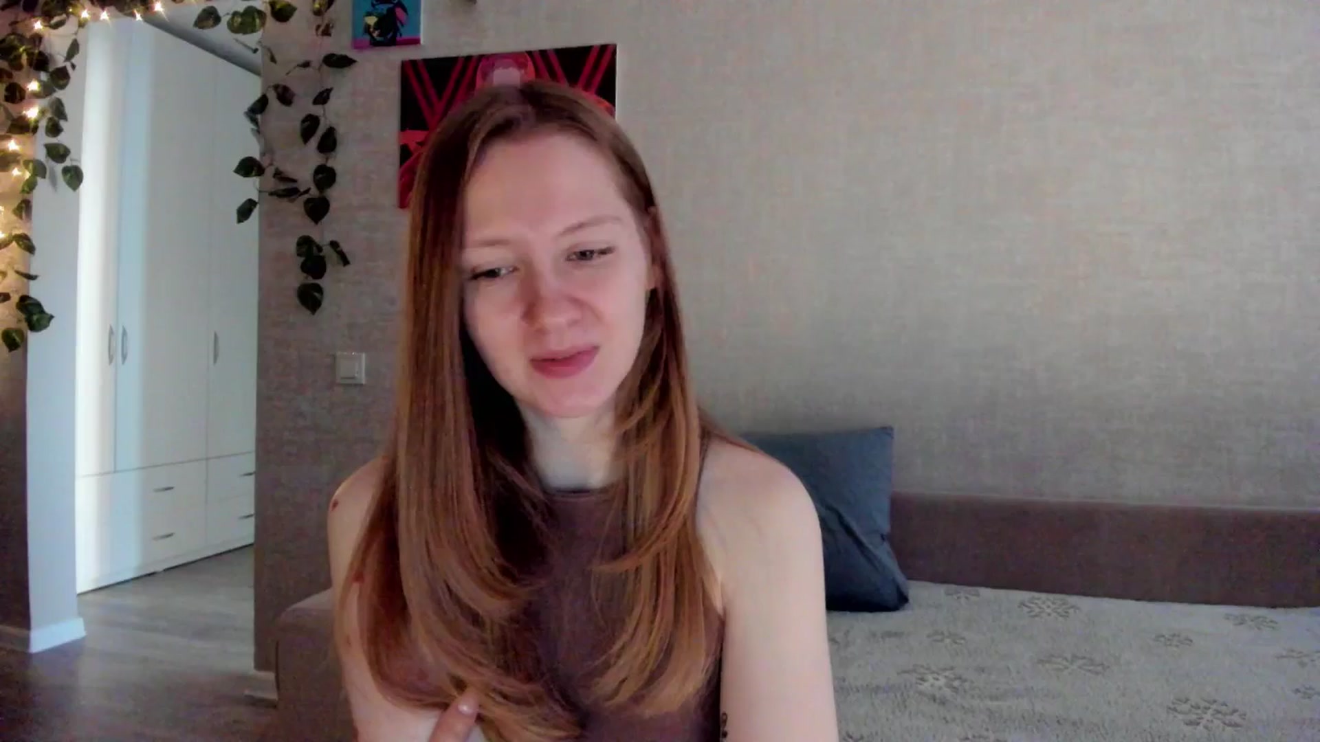 Gallery image thumbnail from mnialice's myfreecams stream on, 10/16/2025, 04:07 image 11 of 20