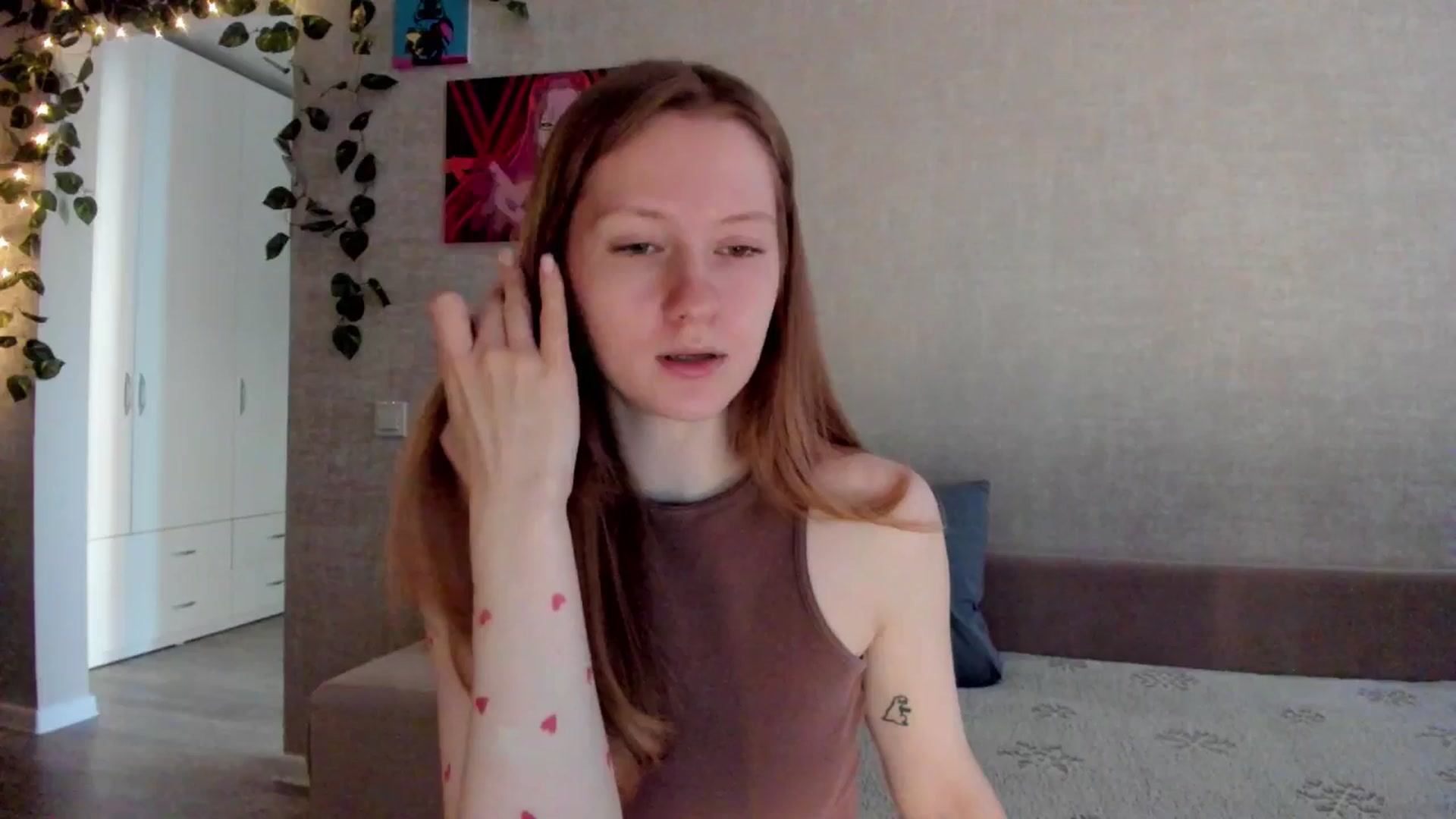 Gallery image thumbnail from mnialice's myfreecams stream on, 10/16/2025, 04:07 image 6 of 20