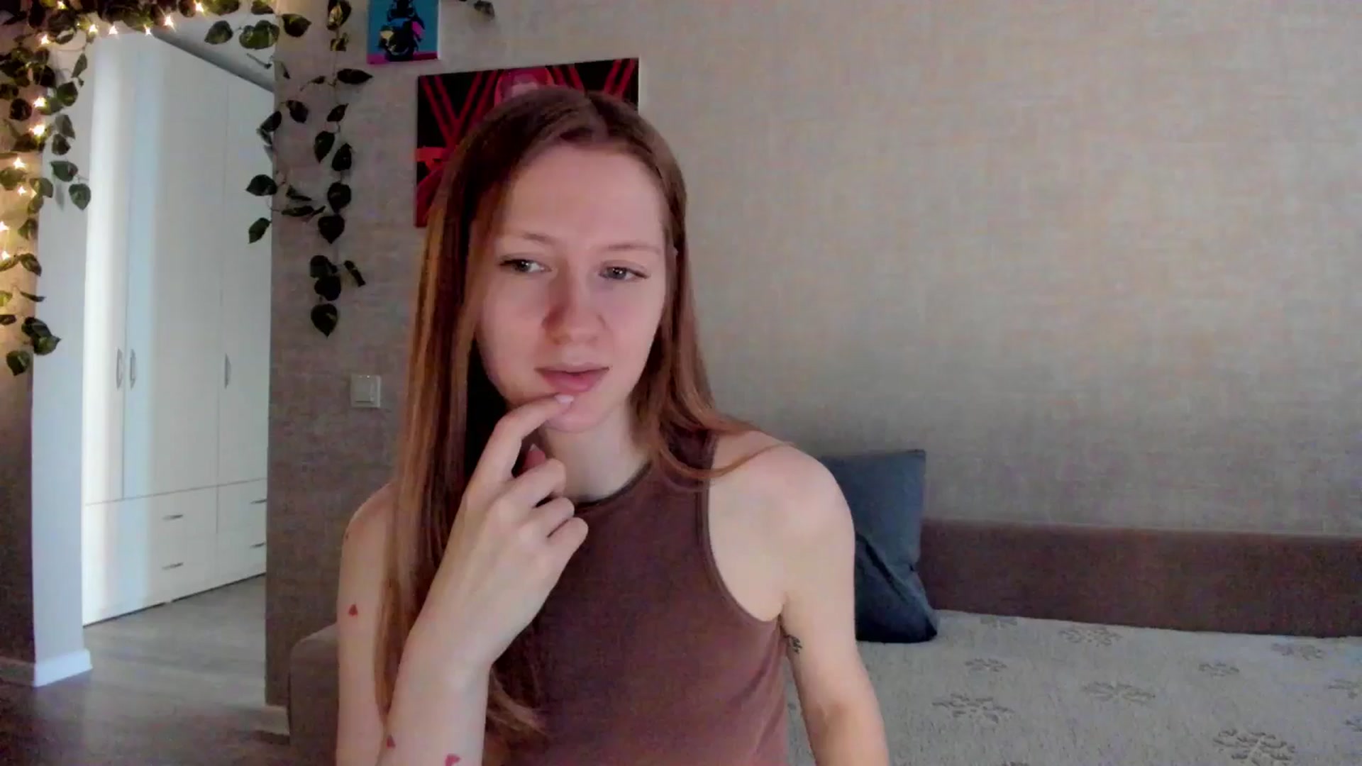 Gallery image thumbnail from mnialice's myfreecams stream on, 10/16/2025, 04:07 image 4 of 20