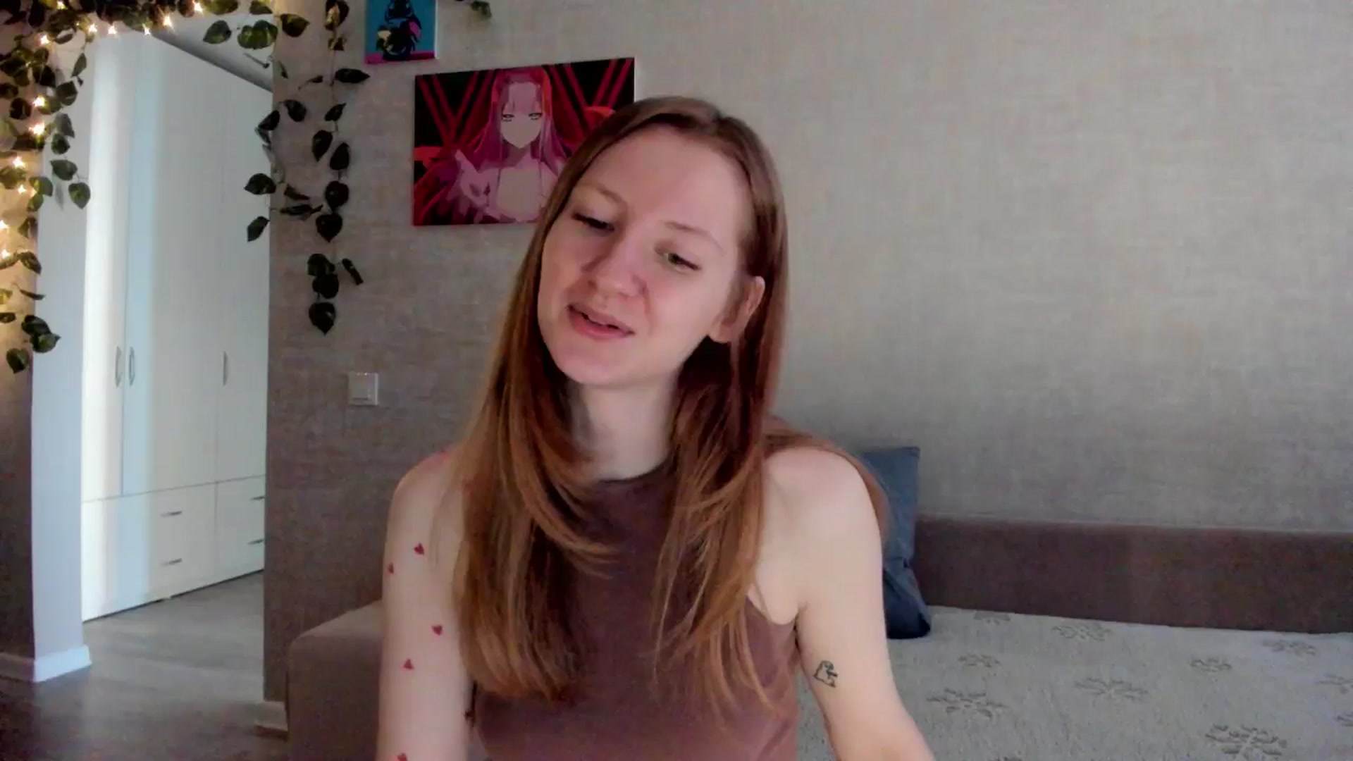 Gallery image thumbnail from mnialice's myfreecams stream on, 10/16/2025, 04:07 image 7 of 20