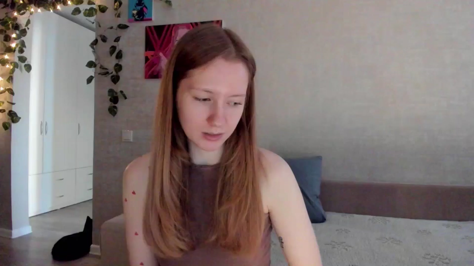 Gallery image thumbnail from mnialice's myfreecams stream on, 10/16/2025, 04:07 image 1 of 20