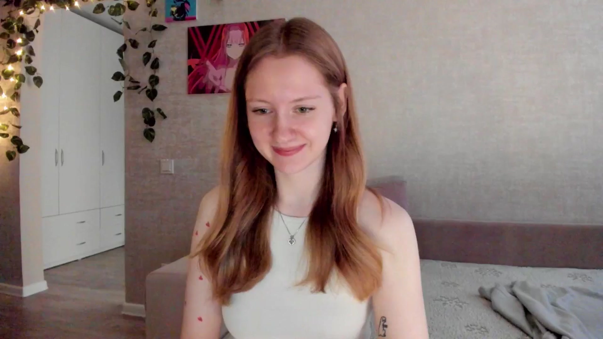 Gallery image thumbnail from mnialice's myfreecams stream on, 10/19/2025, 04:11 image 8 of 20