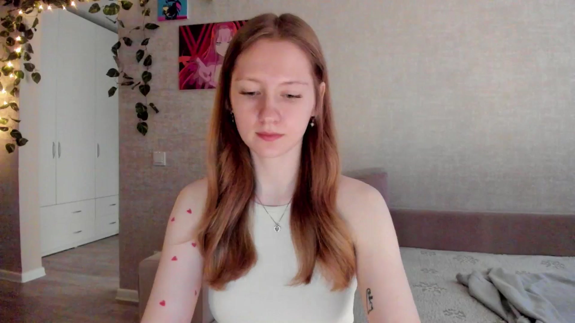 Gallery image thumbnail from mnialice's myfreecams stream on, 10/19/2025, 04:11 image 7 of 20