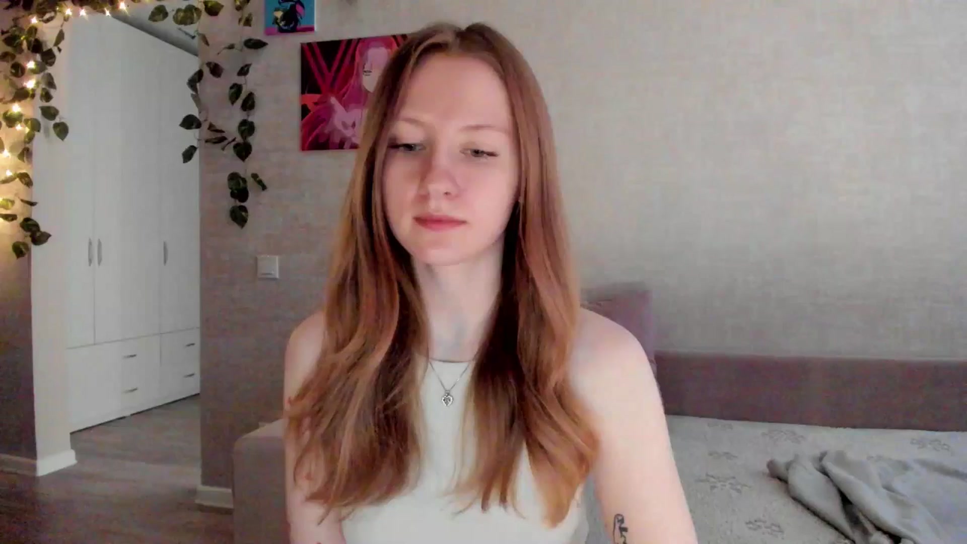 Gallery image thumbnail from mnialice's myfreecams stream on, 10/19/2025, 04:11 image 18 of 20