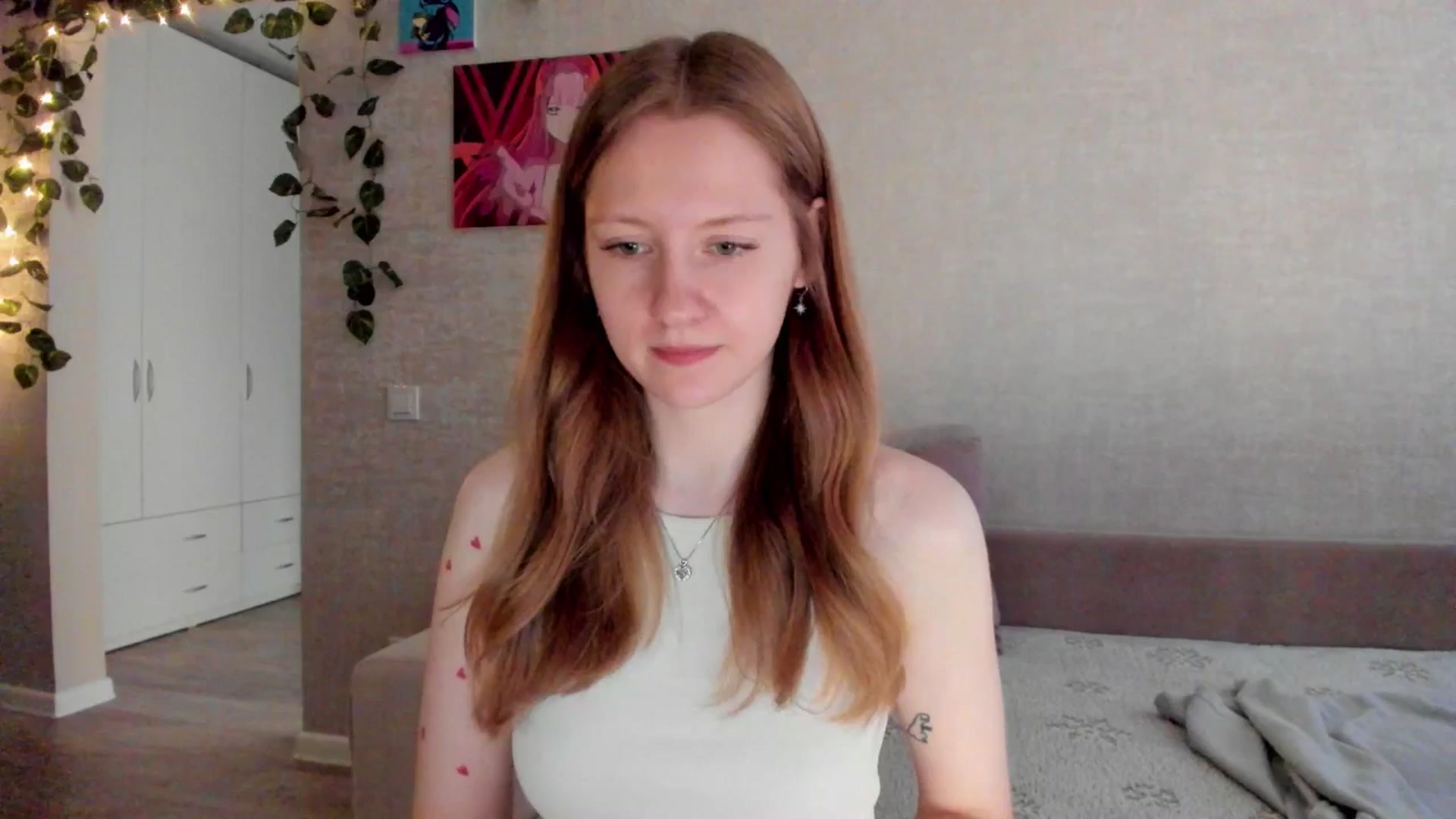Gallery image thumbnail from mnialice's myfreecams stream on, 10/19/2025, 04:11 image 10 of 20