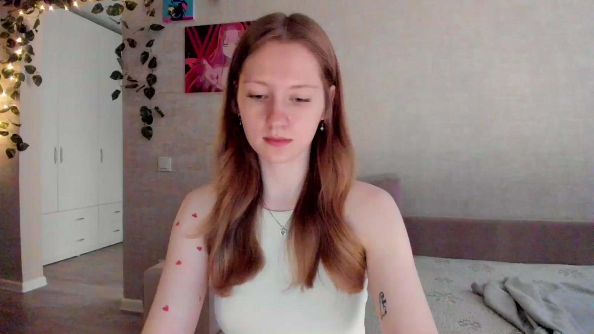 Gallery image thumbnail from mnialice's myfreecams stream on, 10/19/2025, 04:11 image 6 of 20