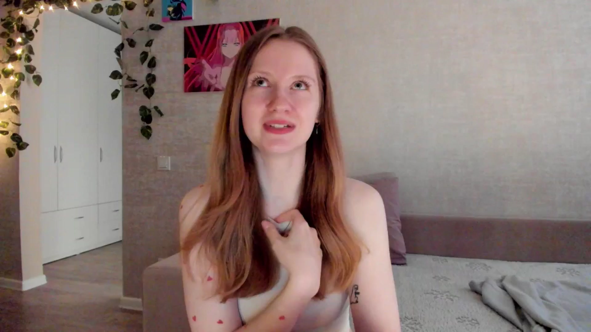 Gallery image thumbnail from mnialice's myfreecams stream on, 10/19/2025, 04:11 image 4 of 20