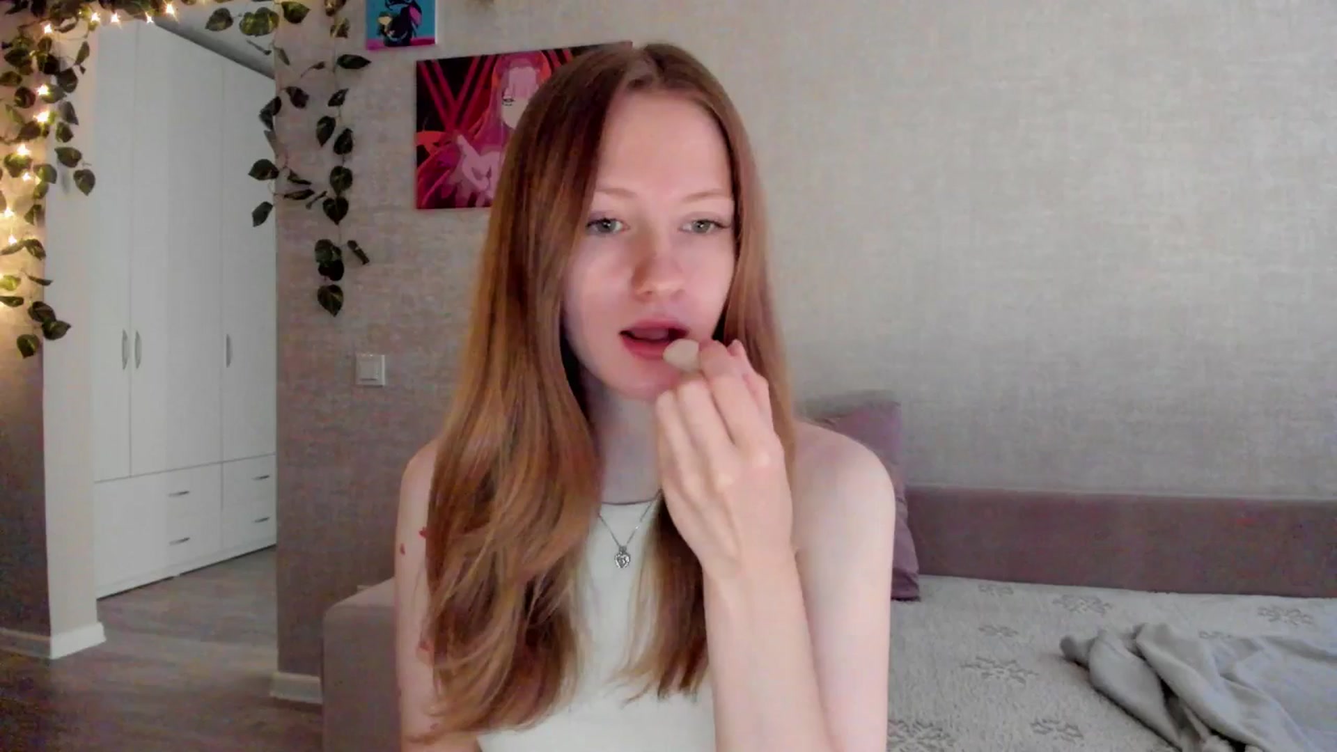 Gallery image thumbnail from mnialice's myfreecams stream on, 10/19/2025, 04:11 image 17 of 20