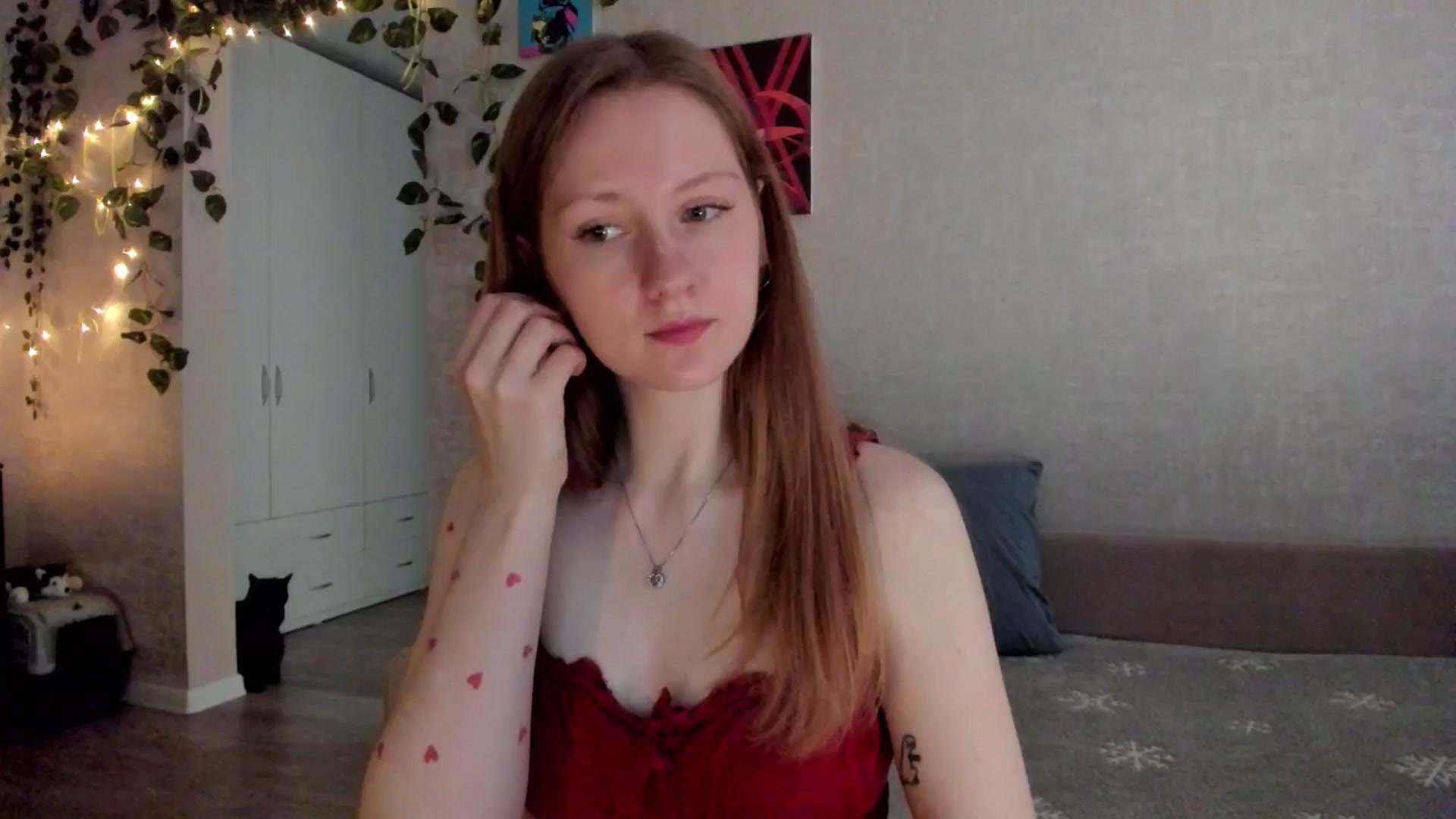 Gallery image thumbnail from mnialice's myfreecams stream on, 11/17/2025, 04:25 image 16 of 20