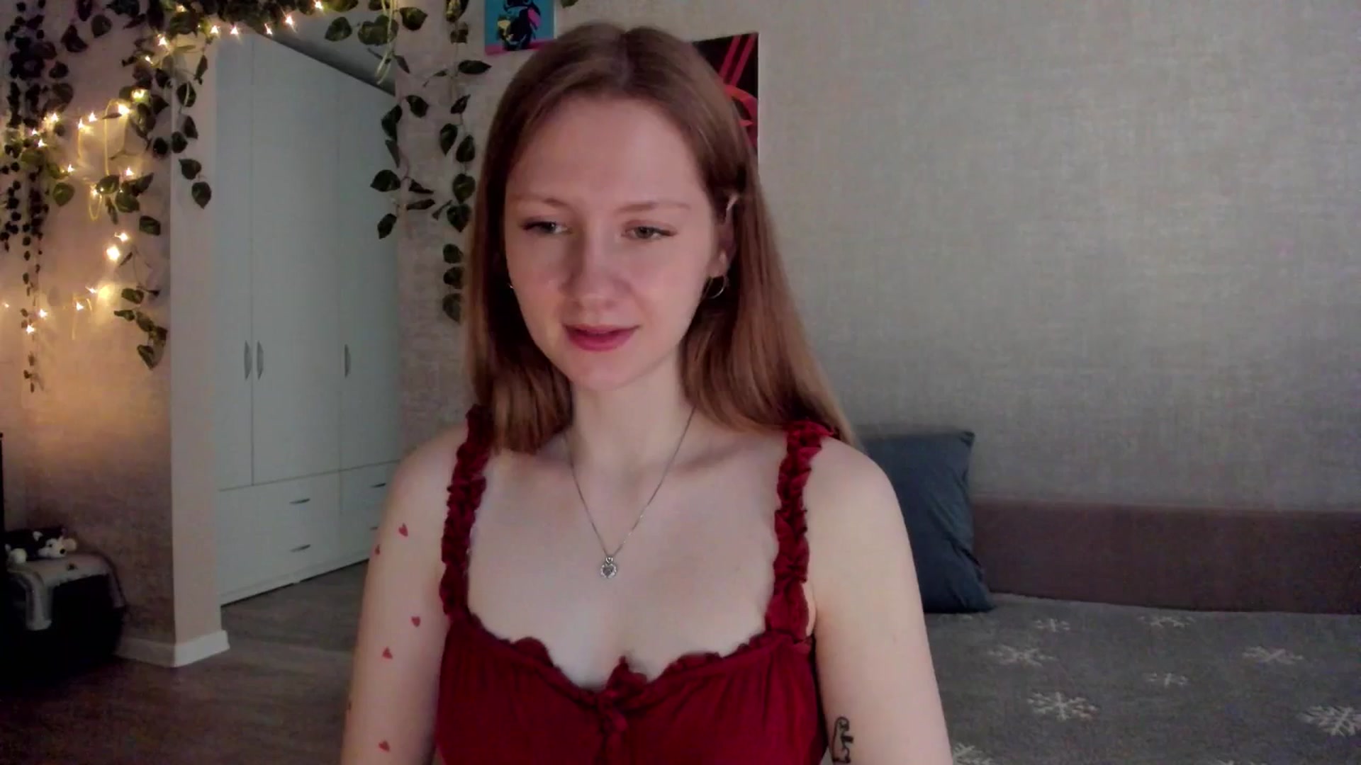 Gallery image thumbnail from mnialice's myfreecams stream on, 11/17/2025, 04:25 image 10 of 20
