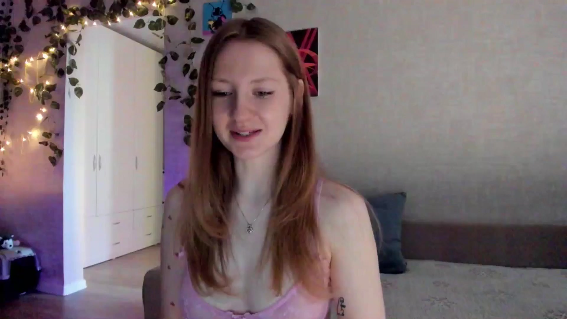 Gallery image thumbnail from mnialice's myfreecams stream on, 11/30/2025, 04:33 image 3 of 20